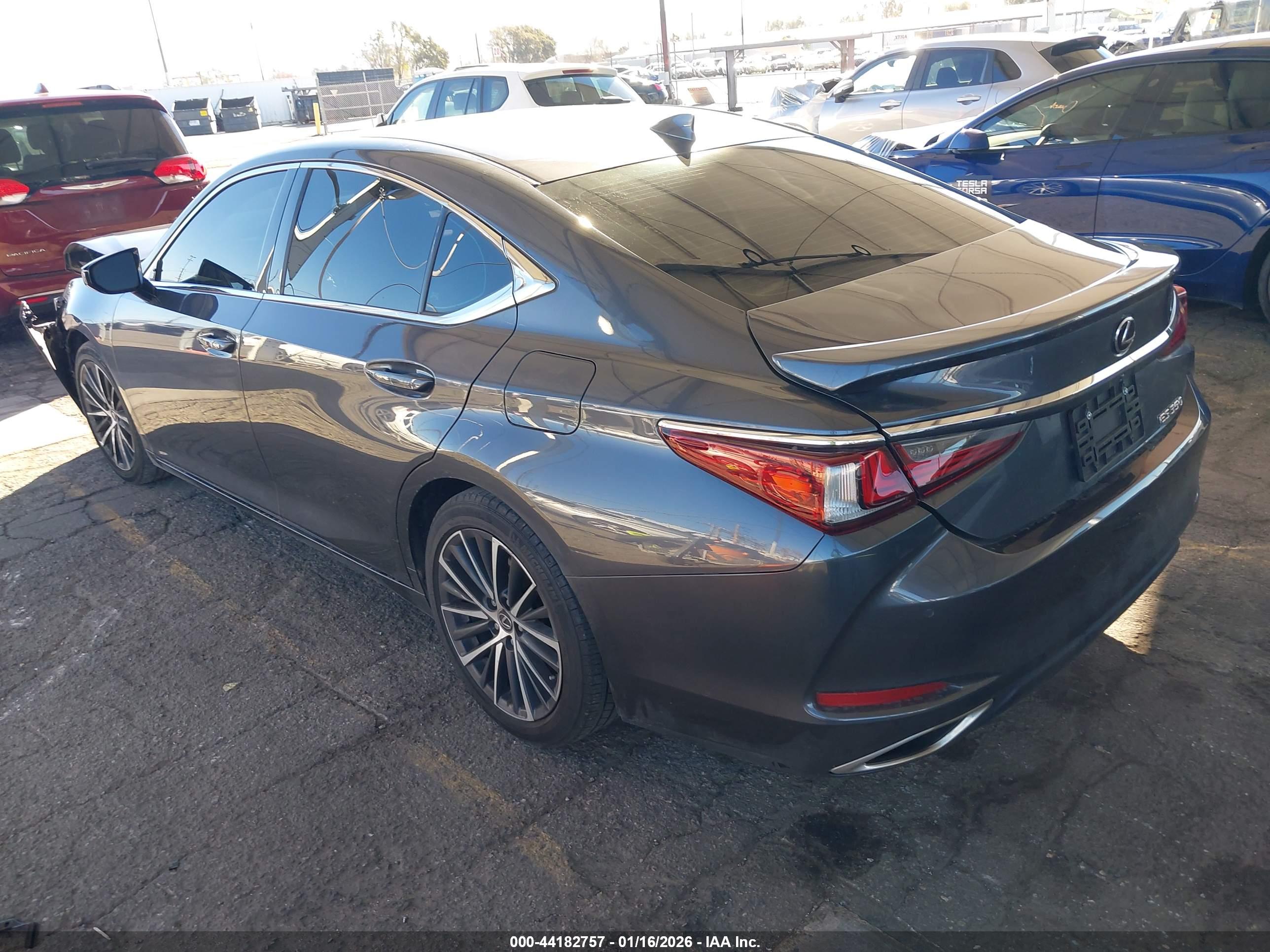 LEXUS ES image 3