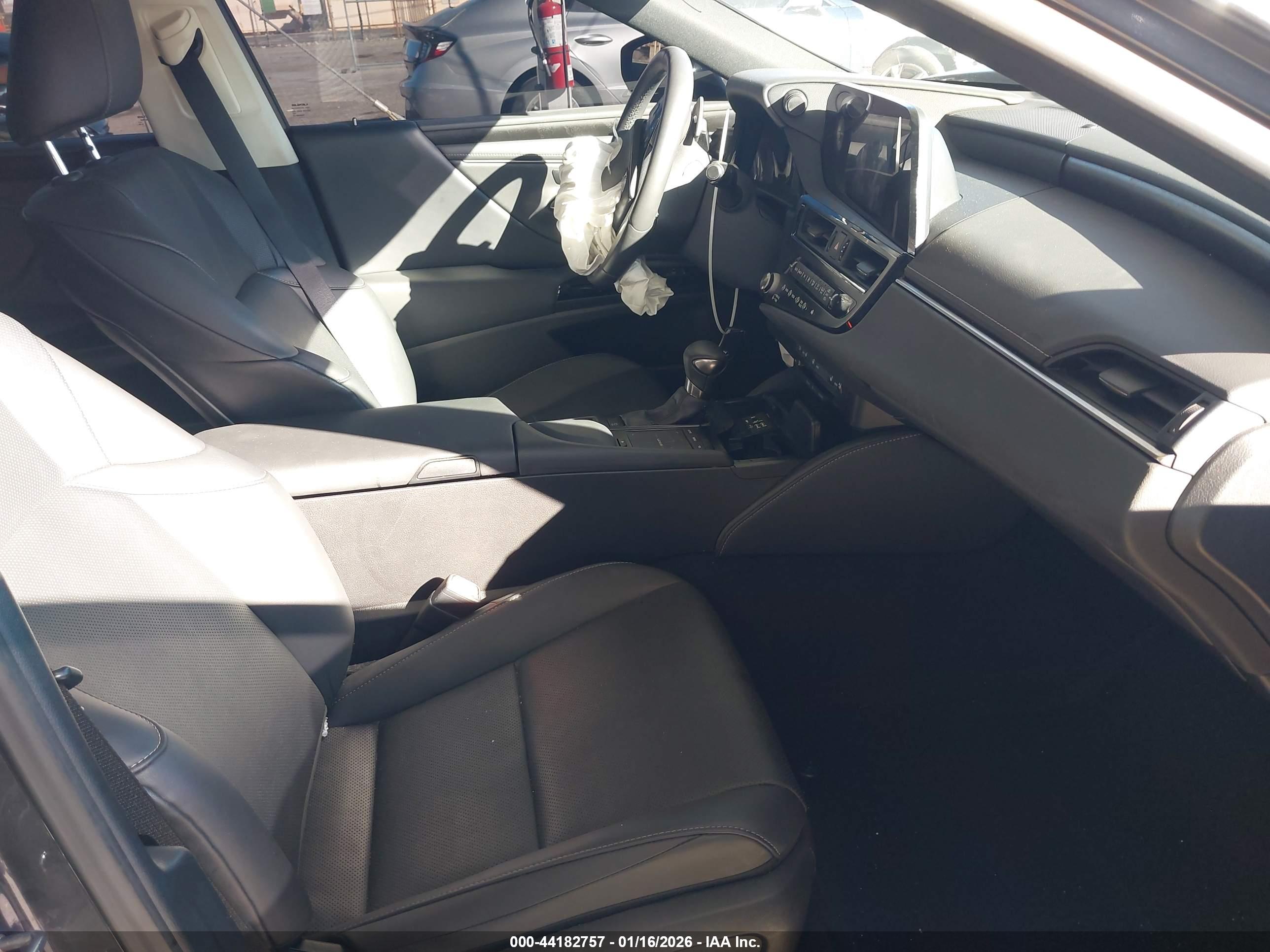 LEXUS ES image 5
