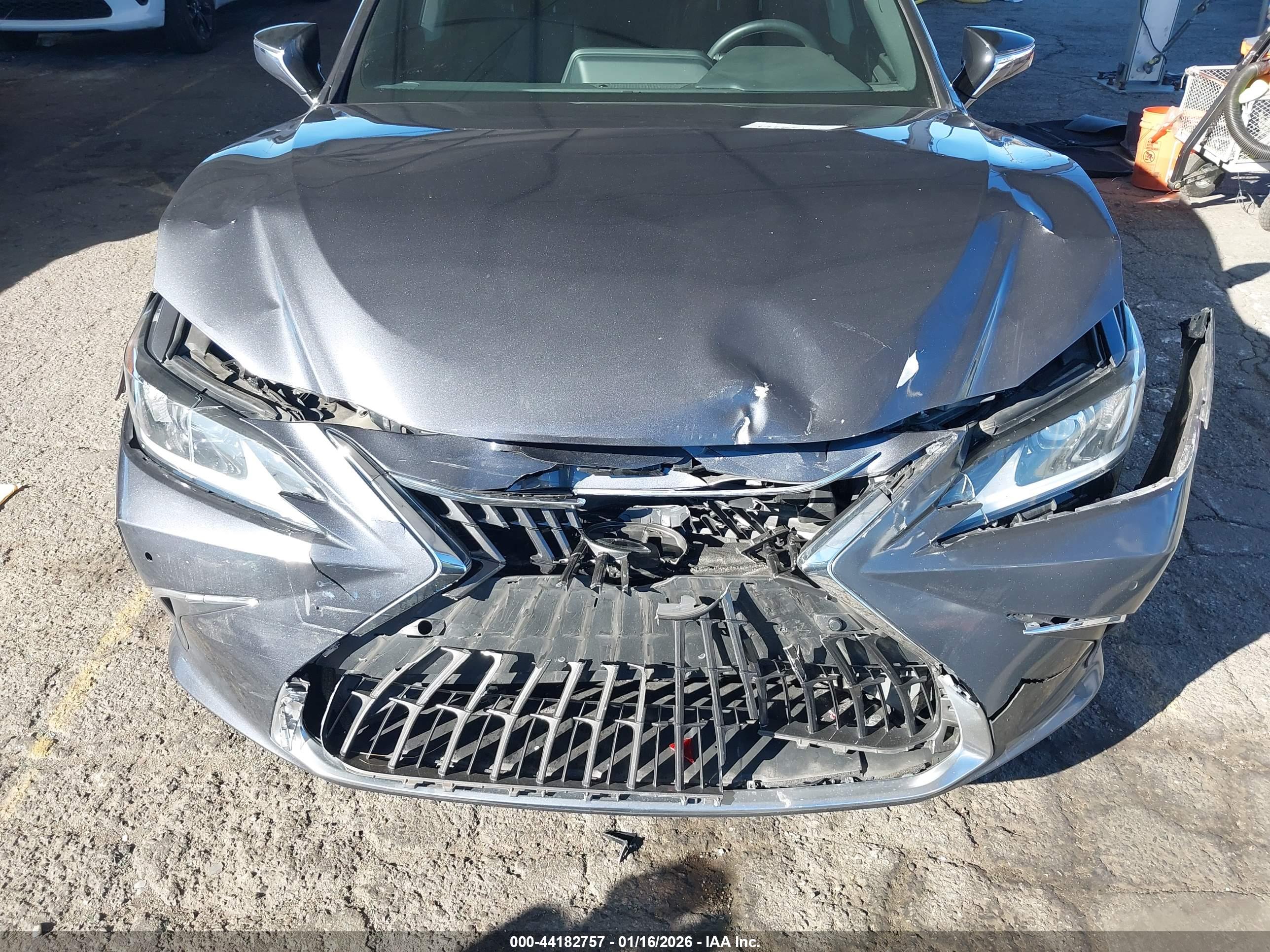 LEXUS ES image 6