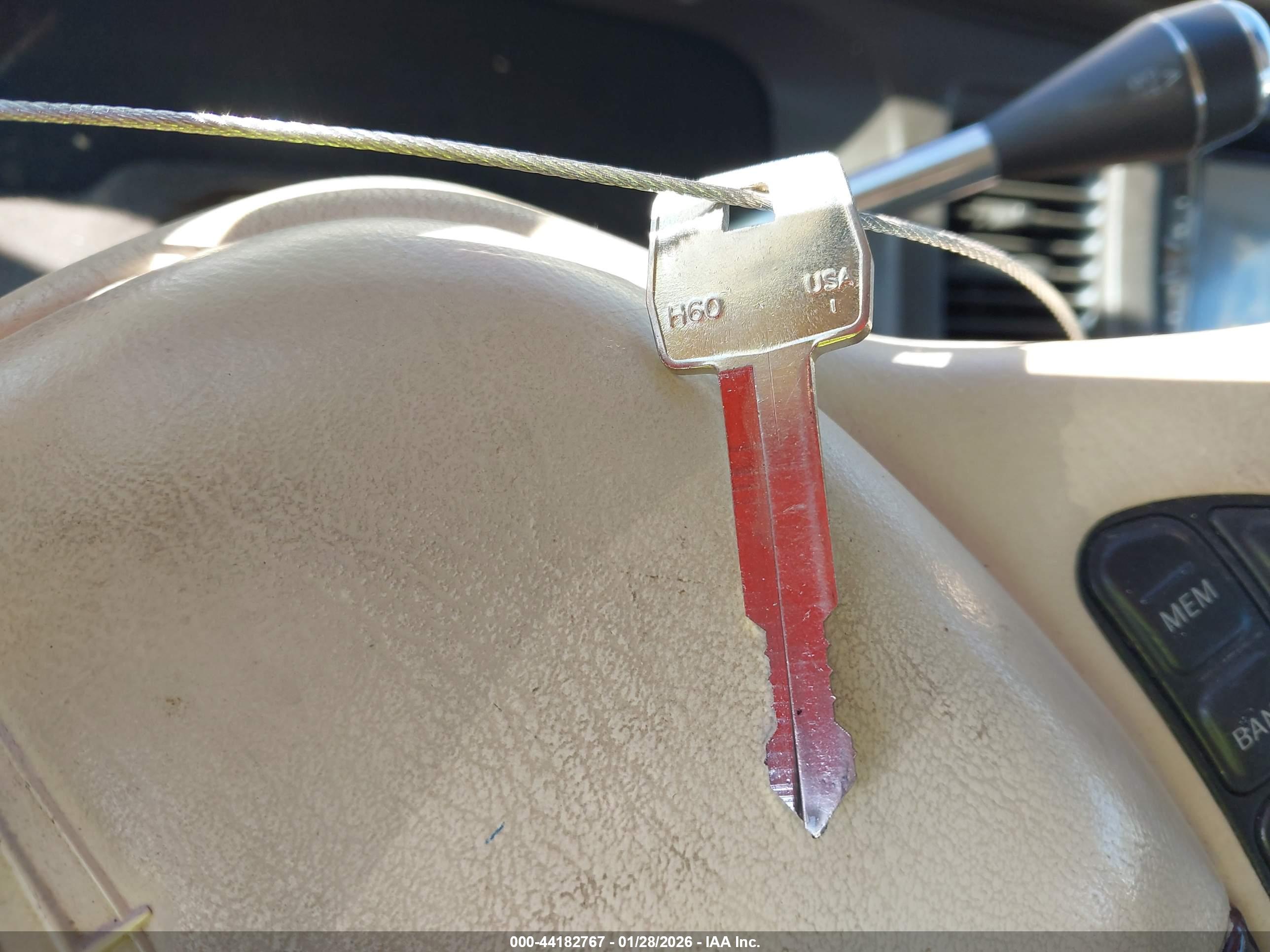 LINCOLN TOWN image 11
