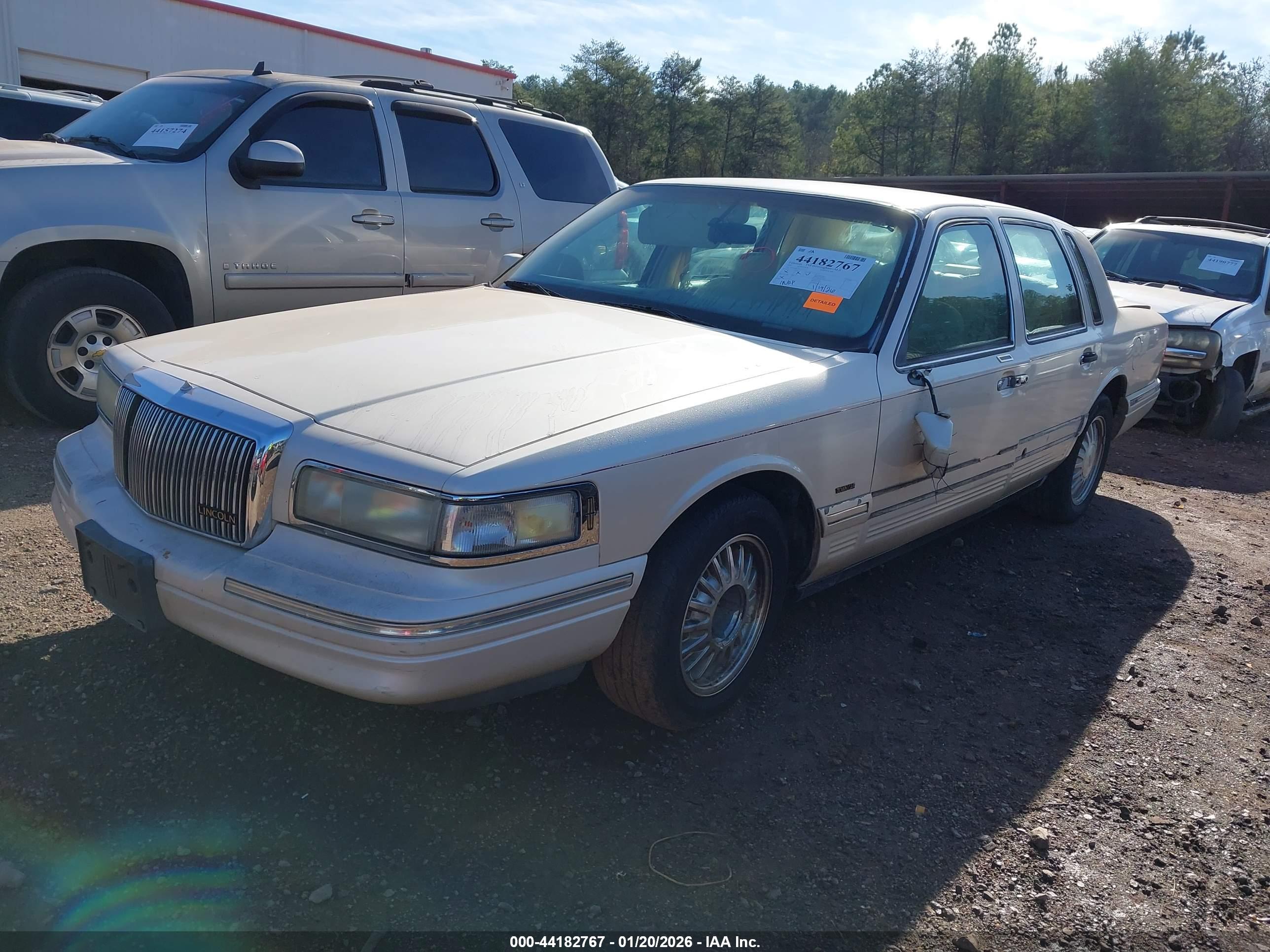 LINCOLN TOWN image 2