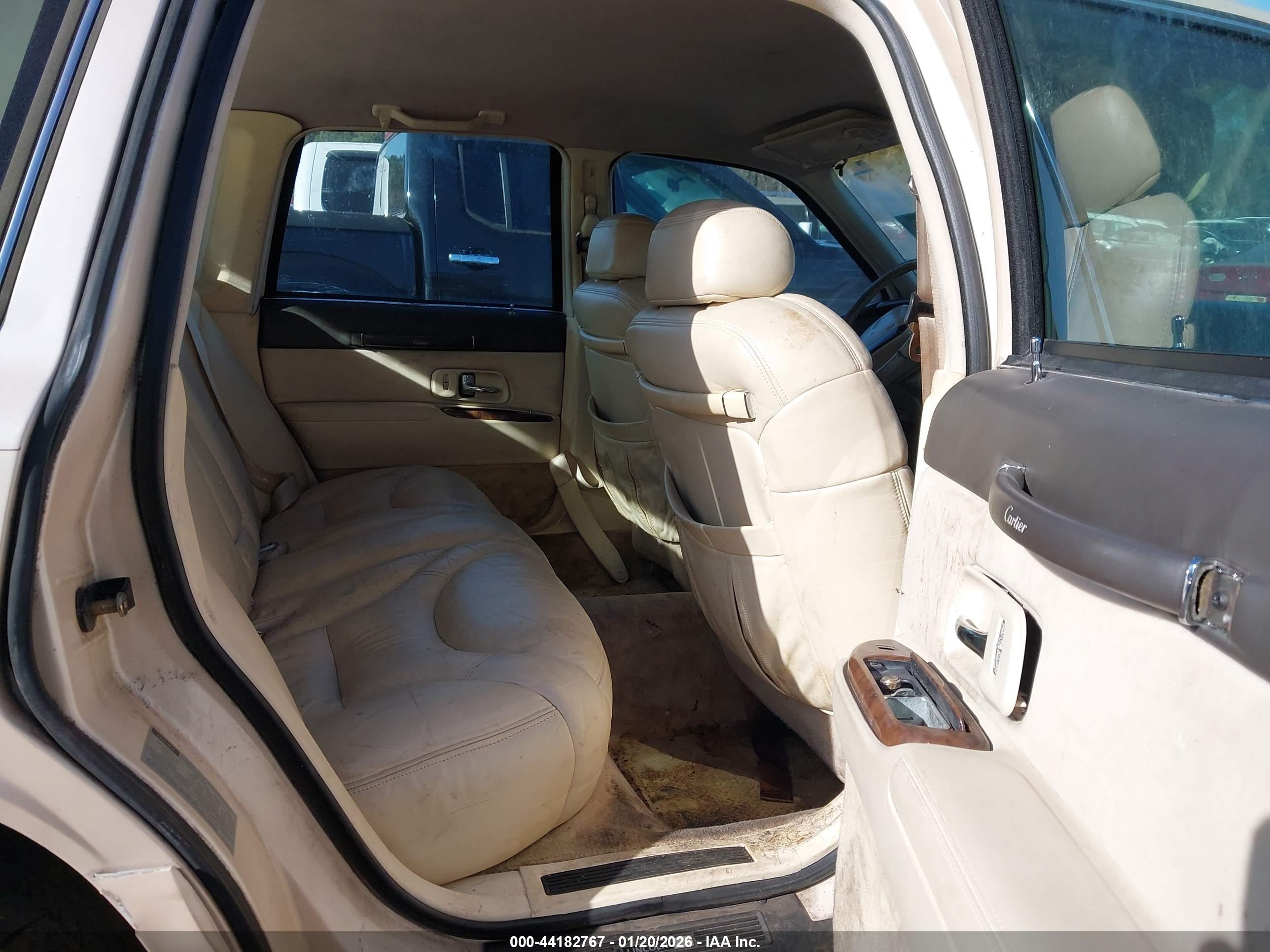 LINCOLN TOWN image 8