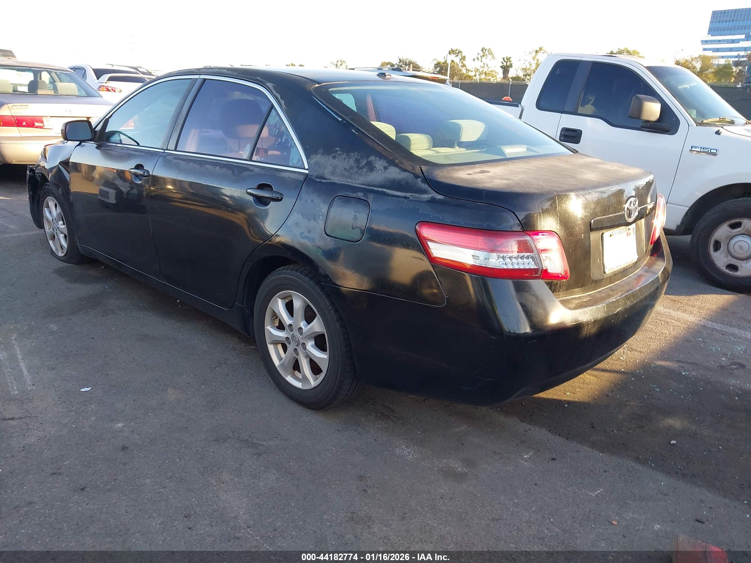 TOYOTA CAMRY image 3