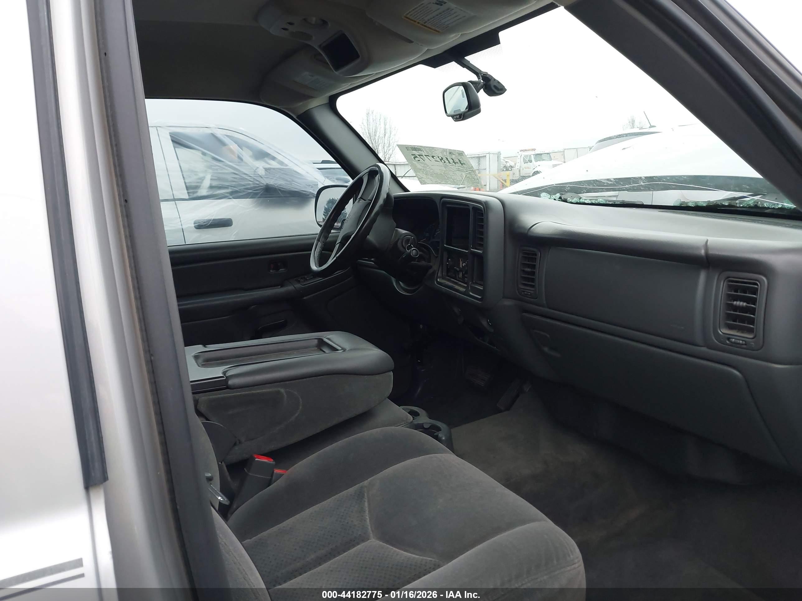 CHEVROLET SILVERADO image 5