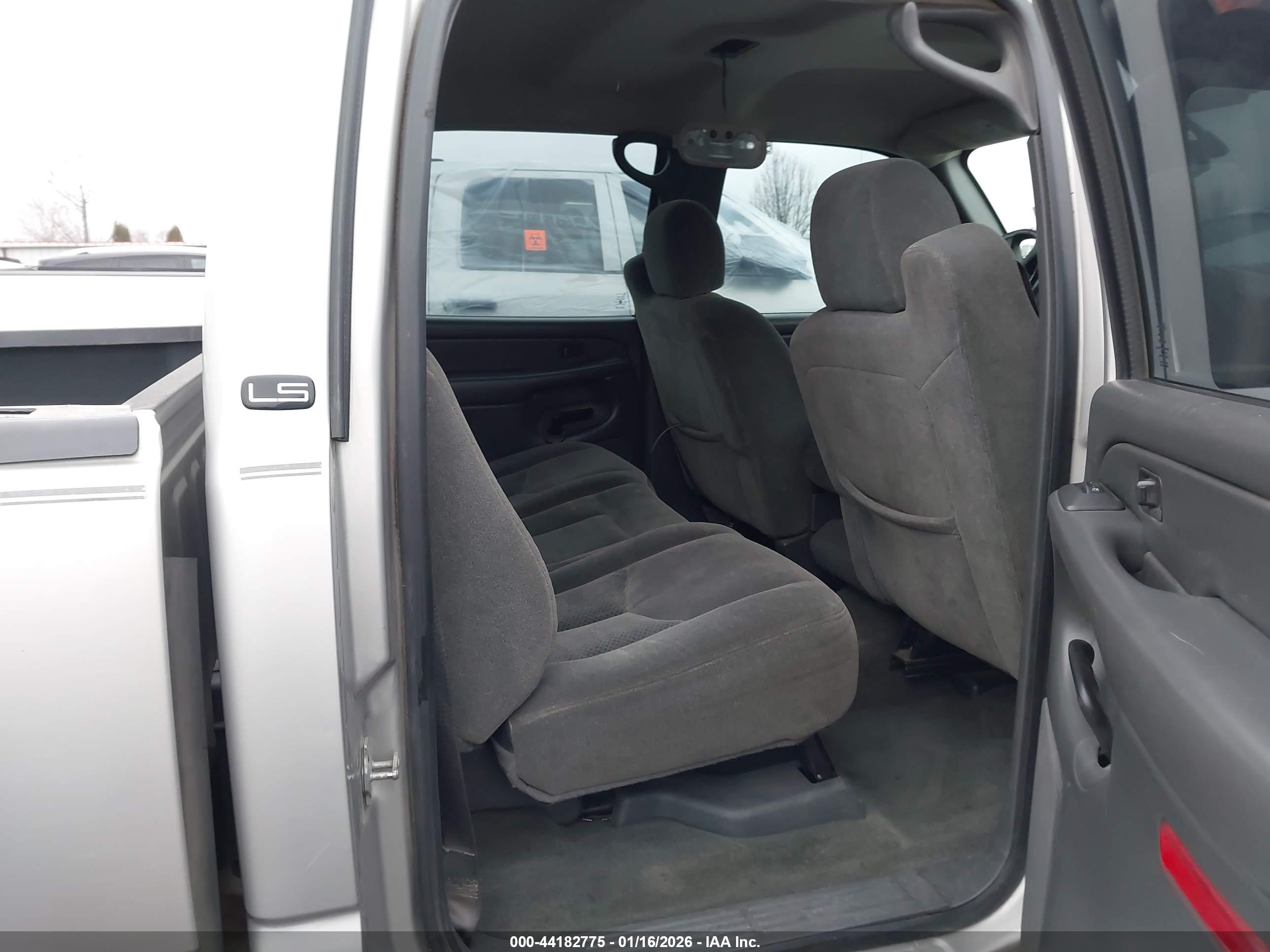 CHEVROLET SILVERADO image 8