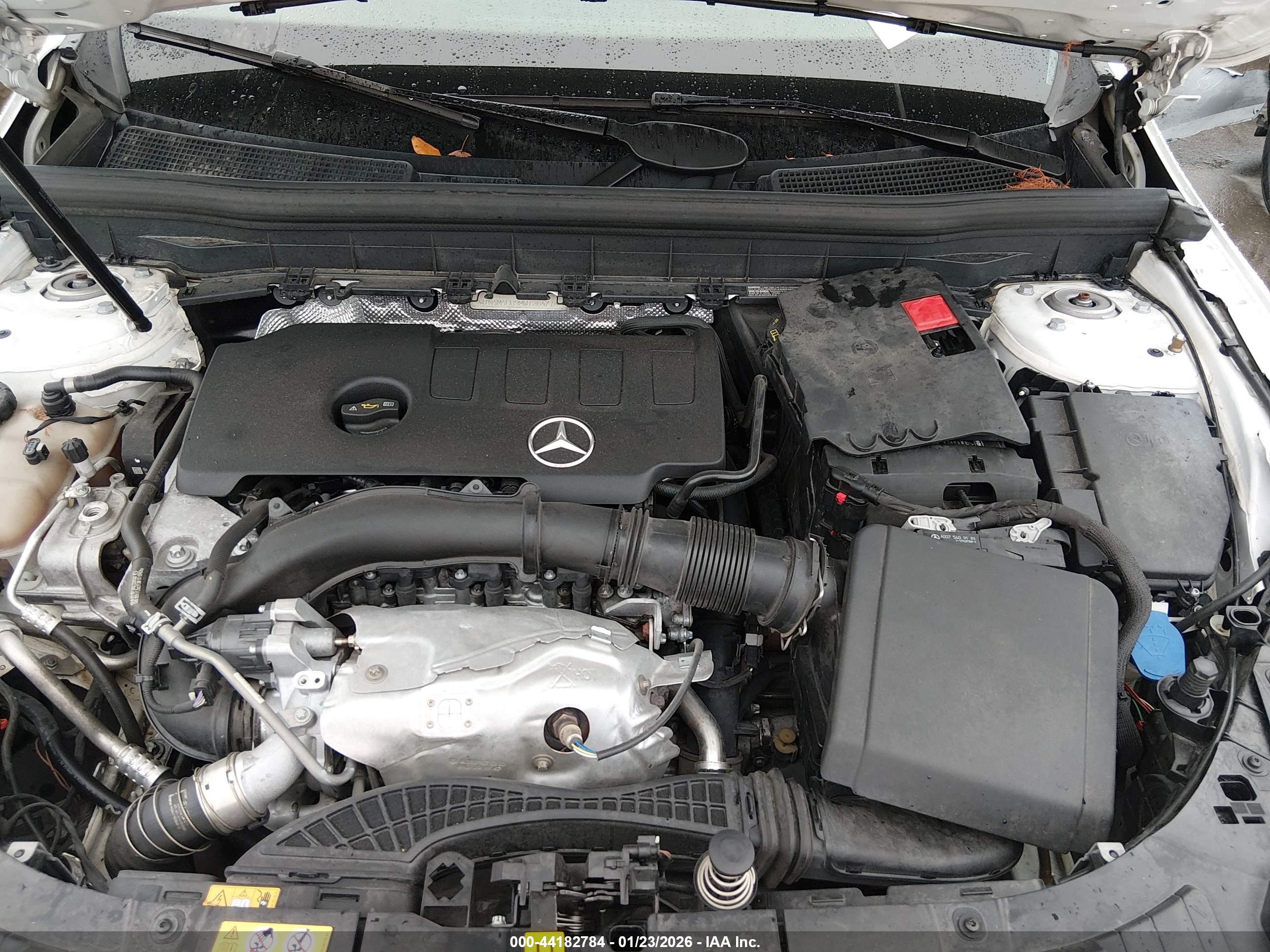 MERCEDES-BENZ GLB image 10