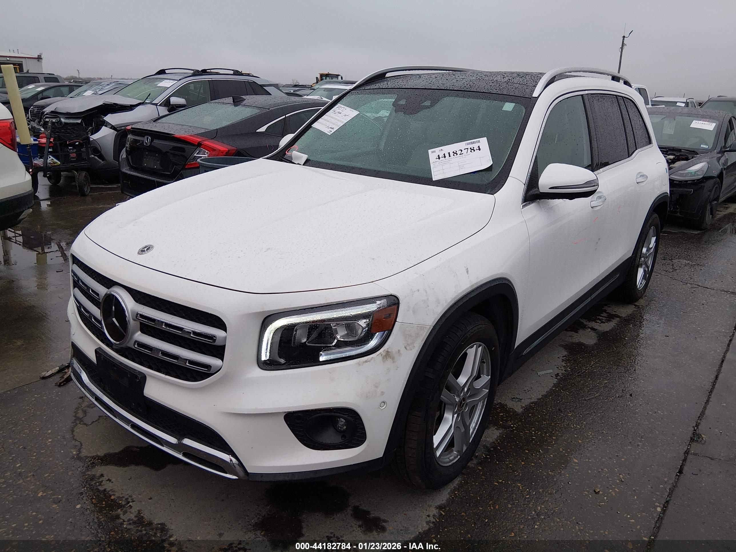 MERCEDES-BENZ GLB image 2
