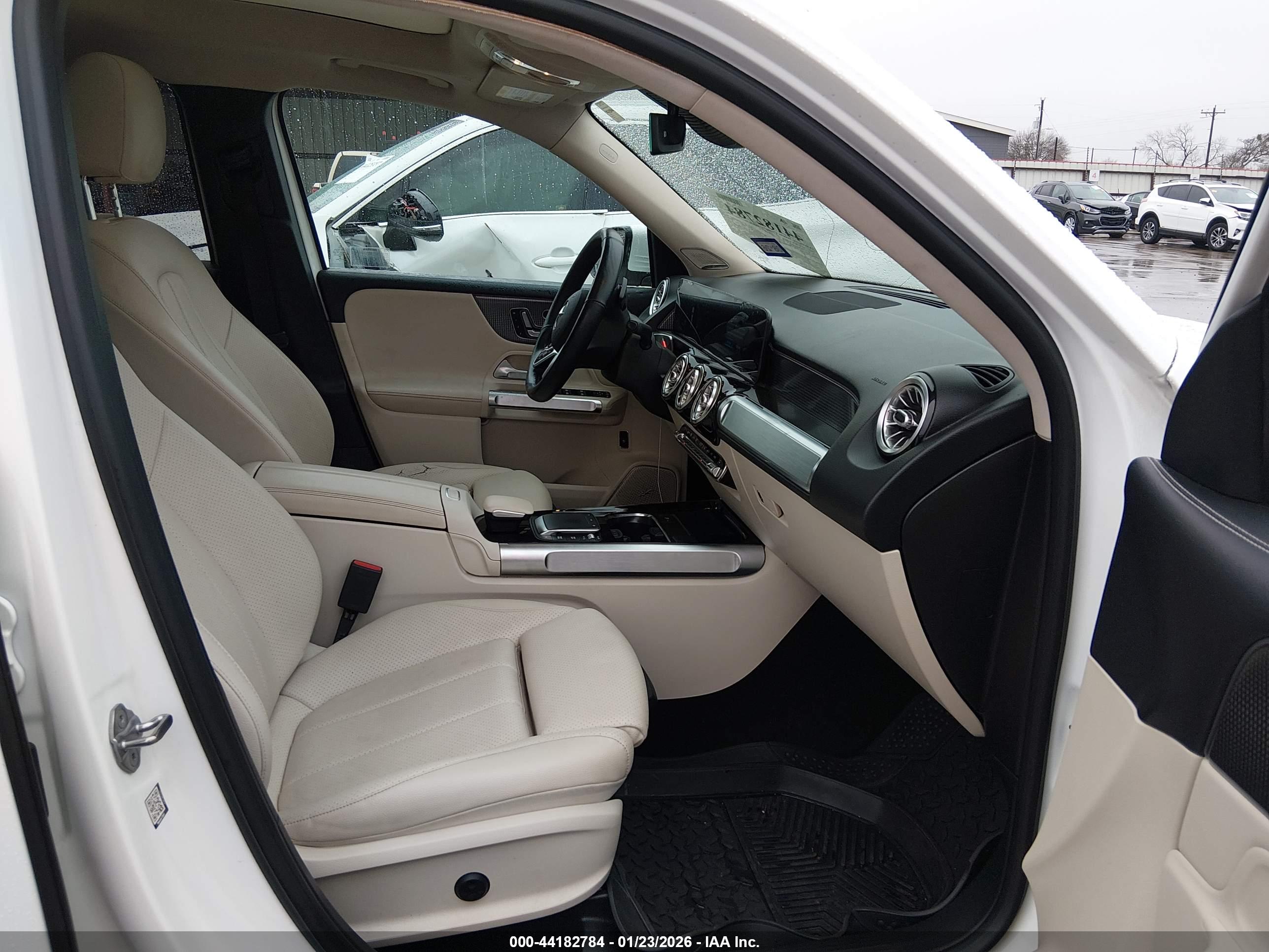 MERCEDES-BENZ GLB image 5