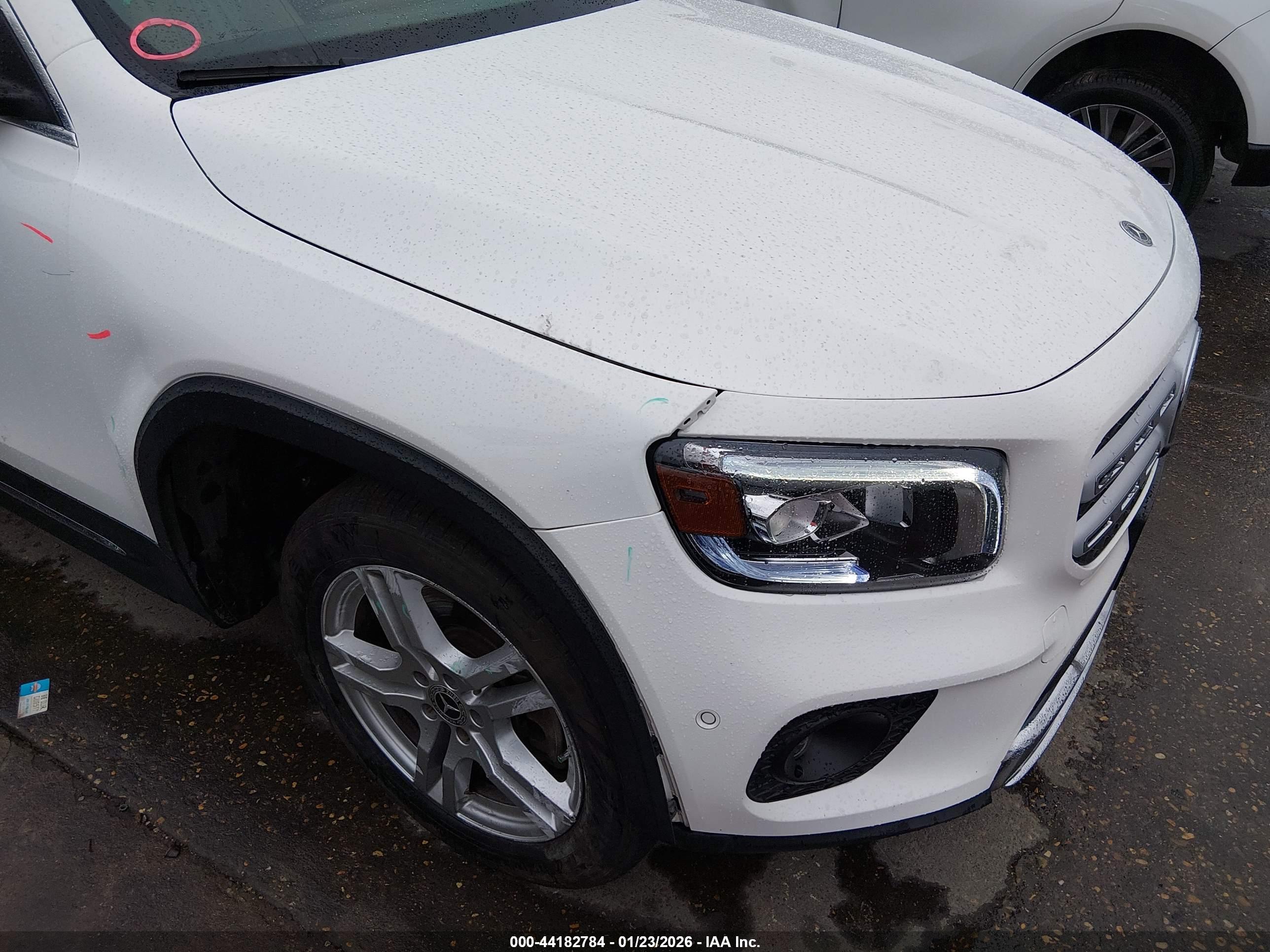 MERCEDES-BENZ GLB image 6