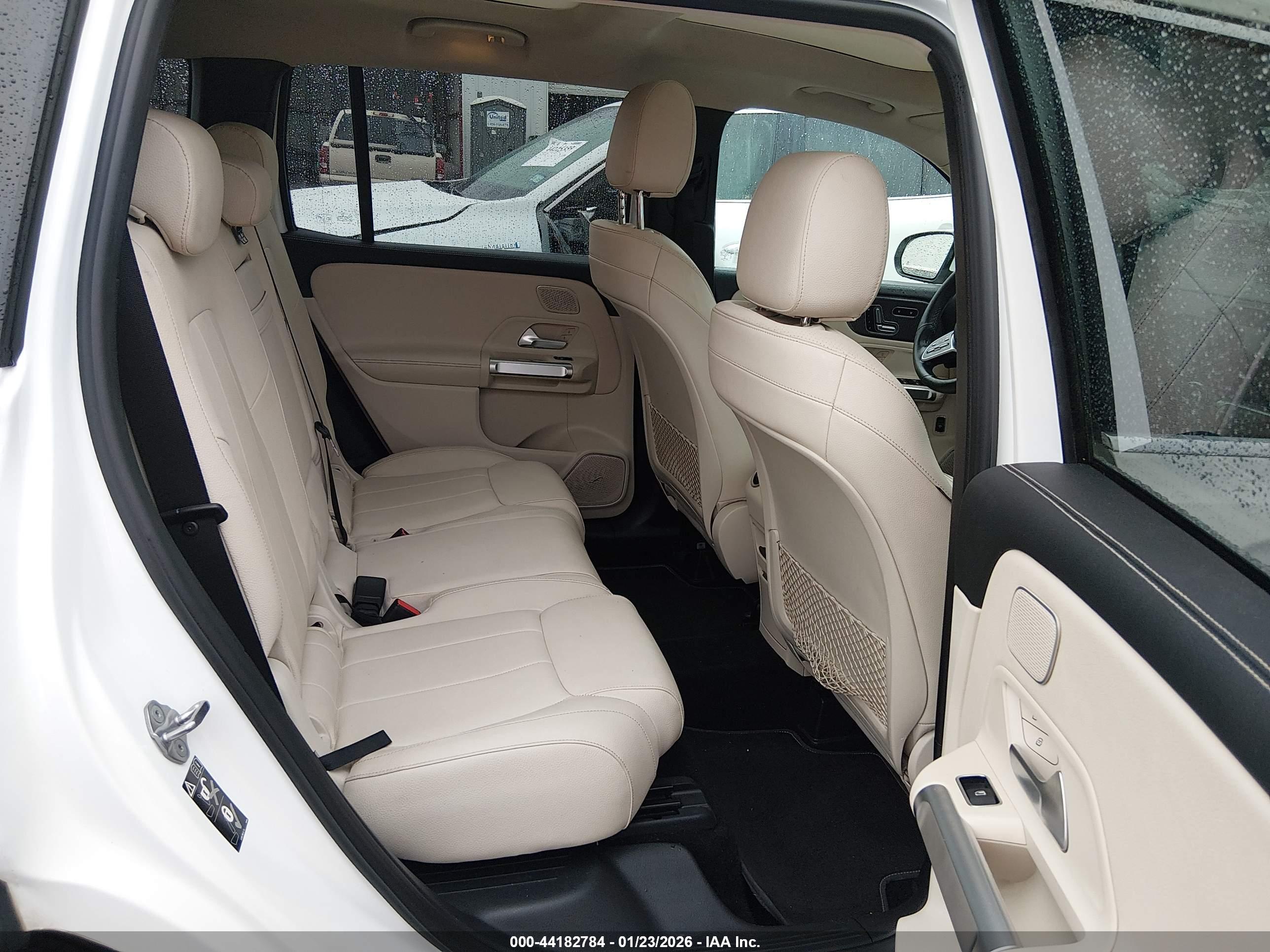 MERCEDES-BENZ GLB image 8