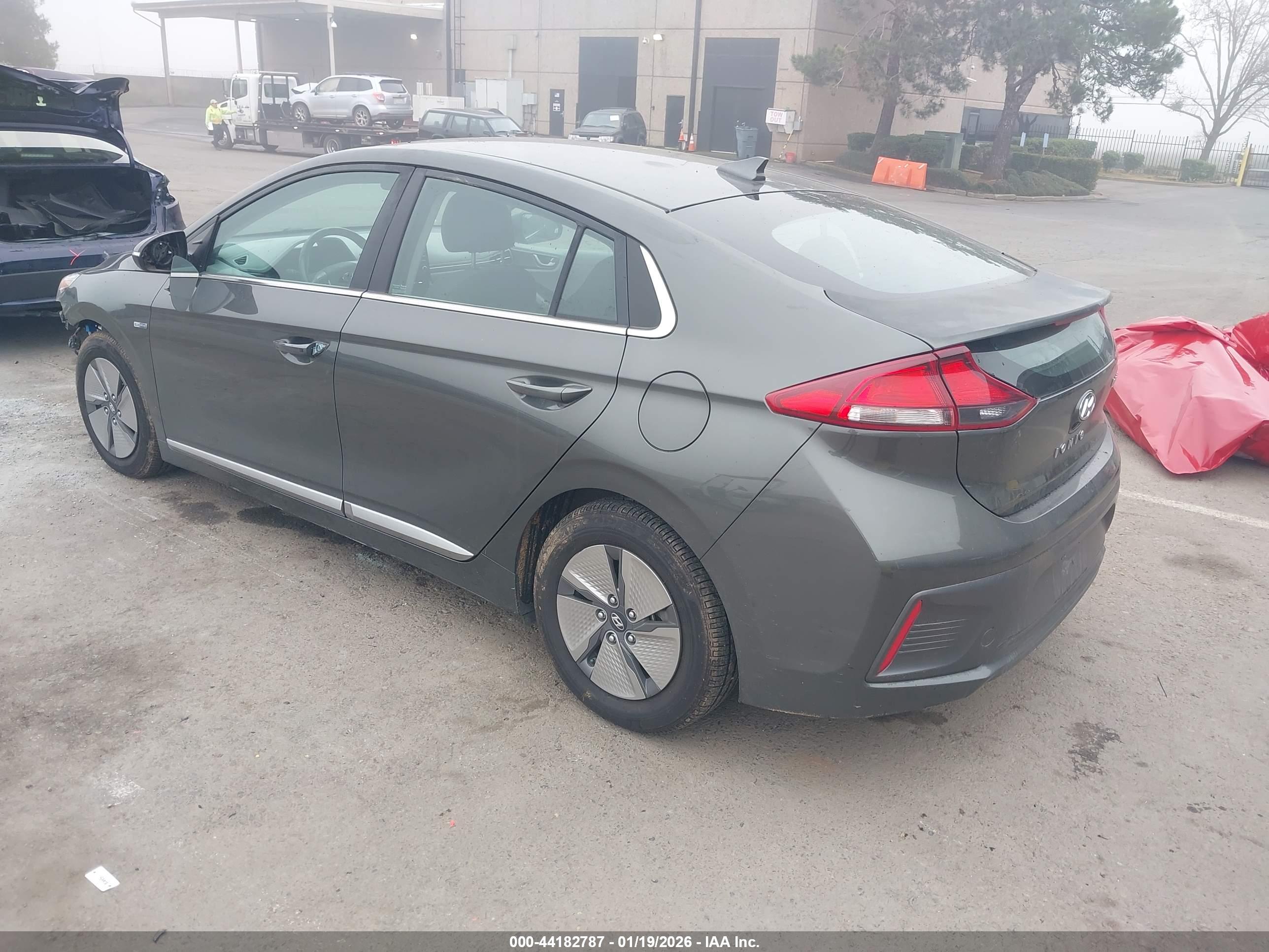 HYUNDAI IONIQ image 3