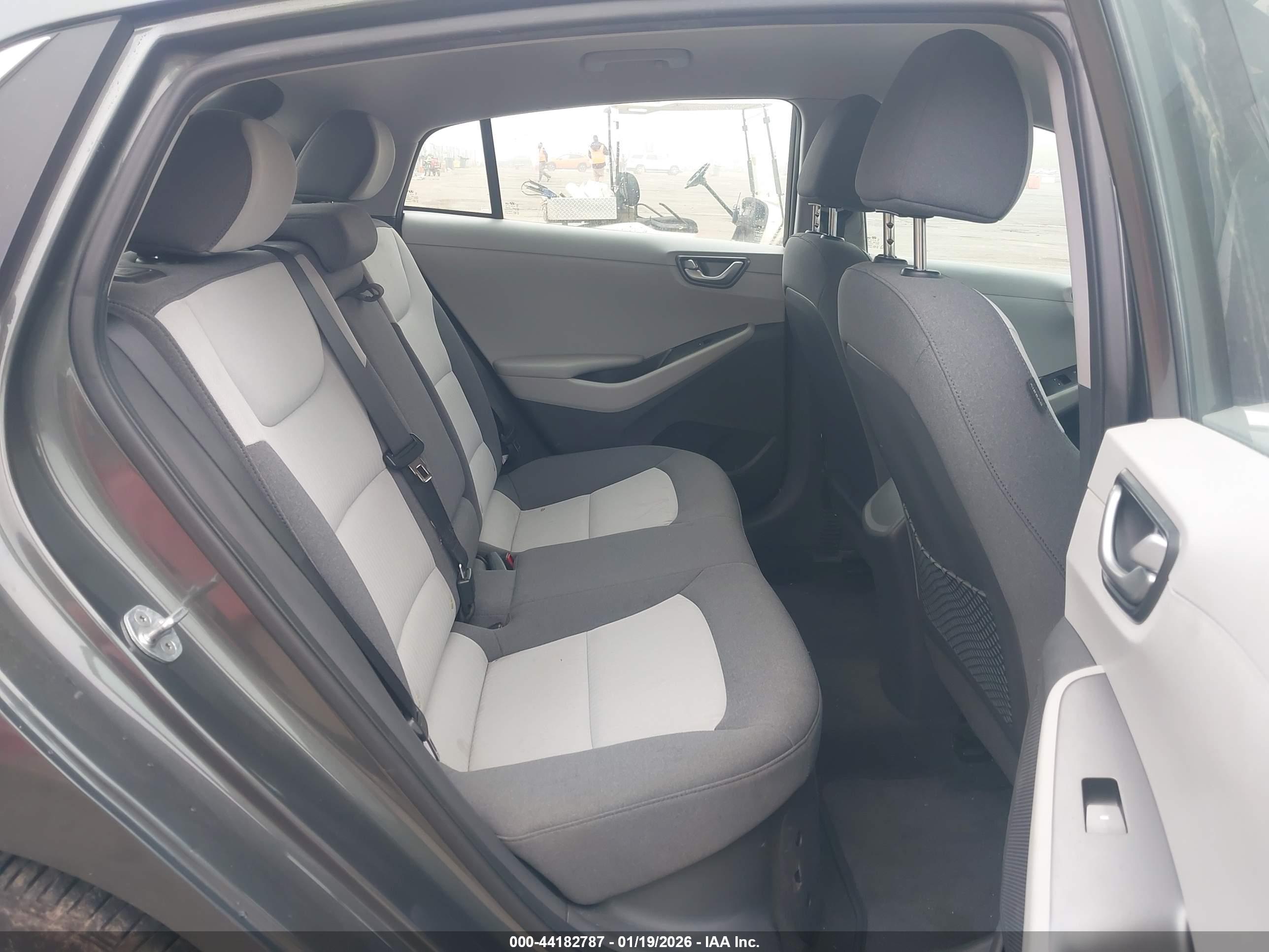 HYUNDAI IONIQ image 8