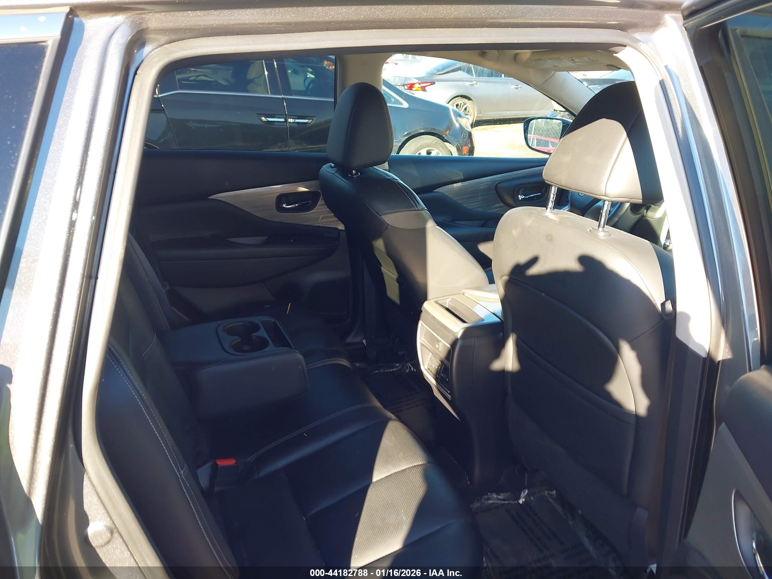 NISSAN MURANO image 8