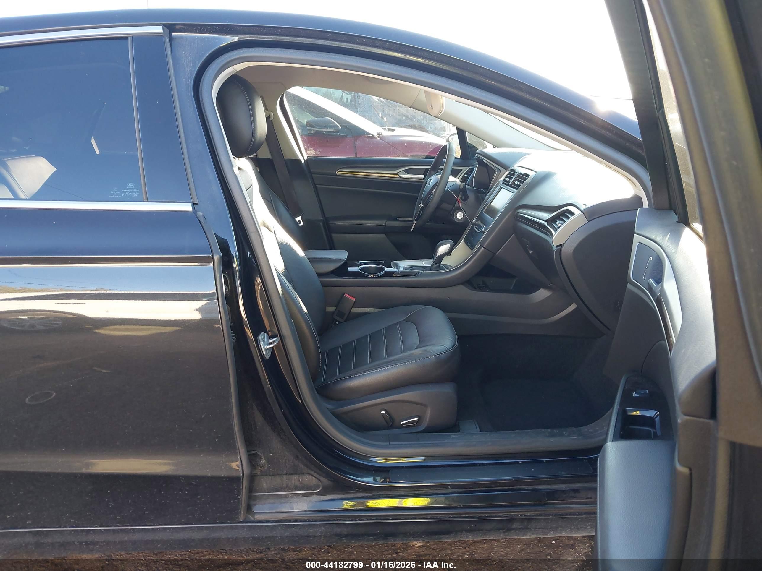 FORD FUSION image 5