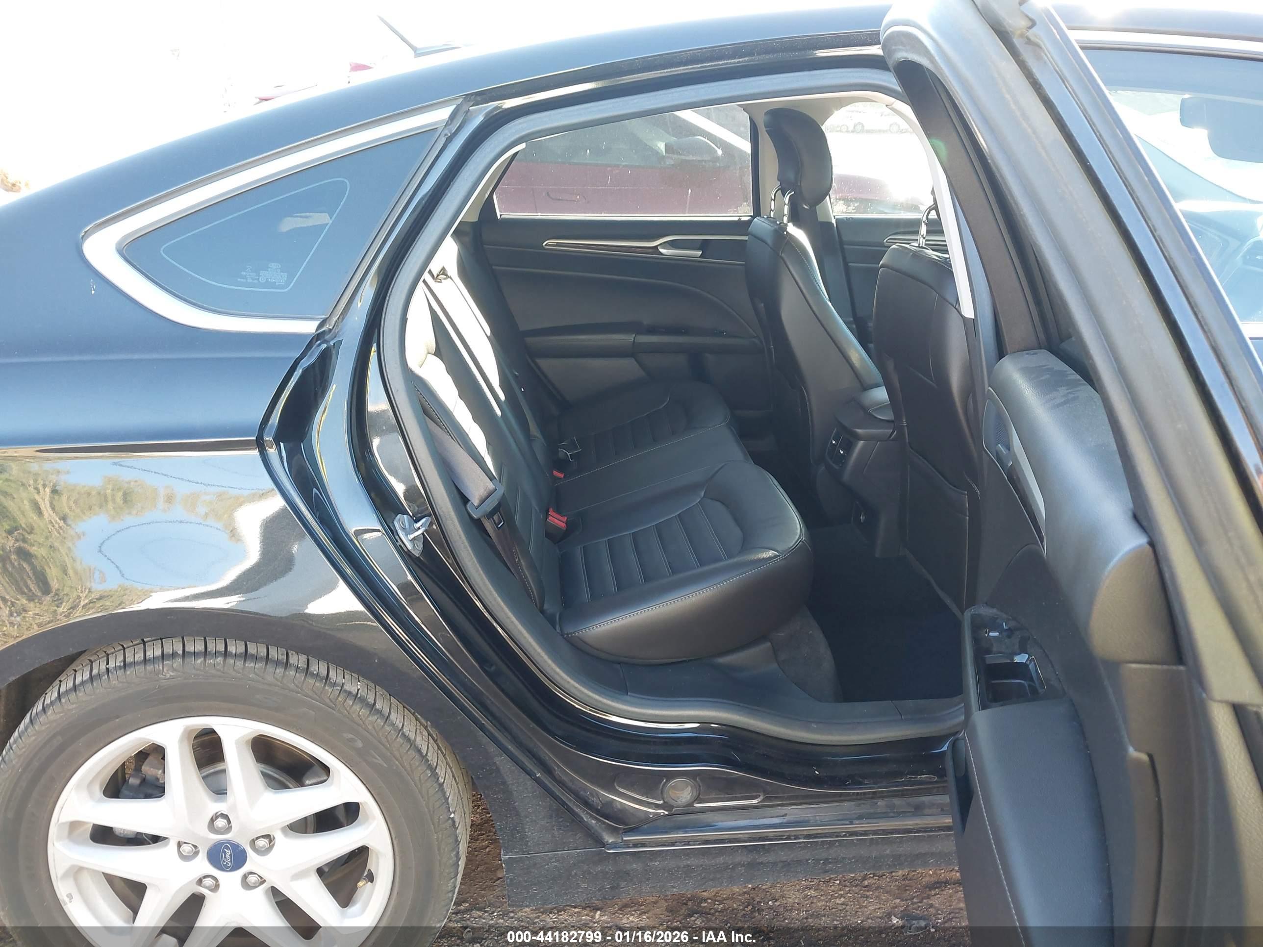 FORD FUSION image 8
