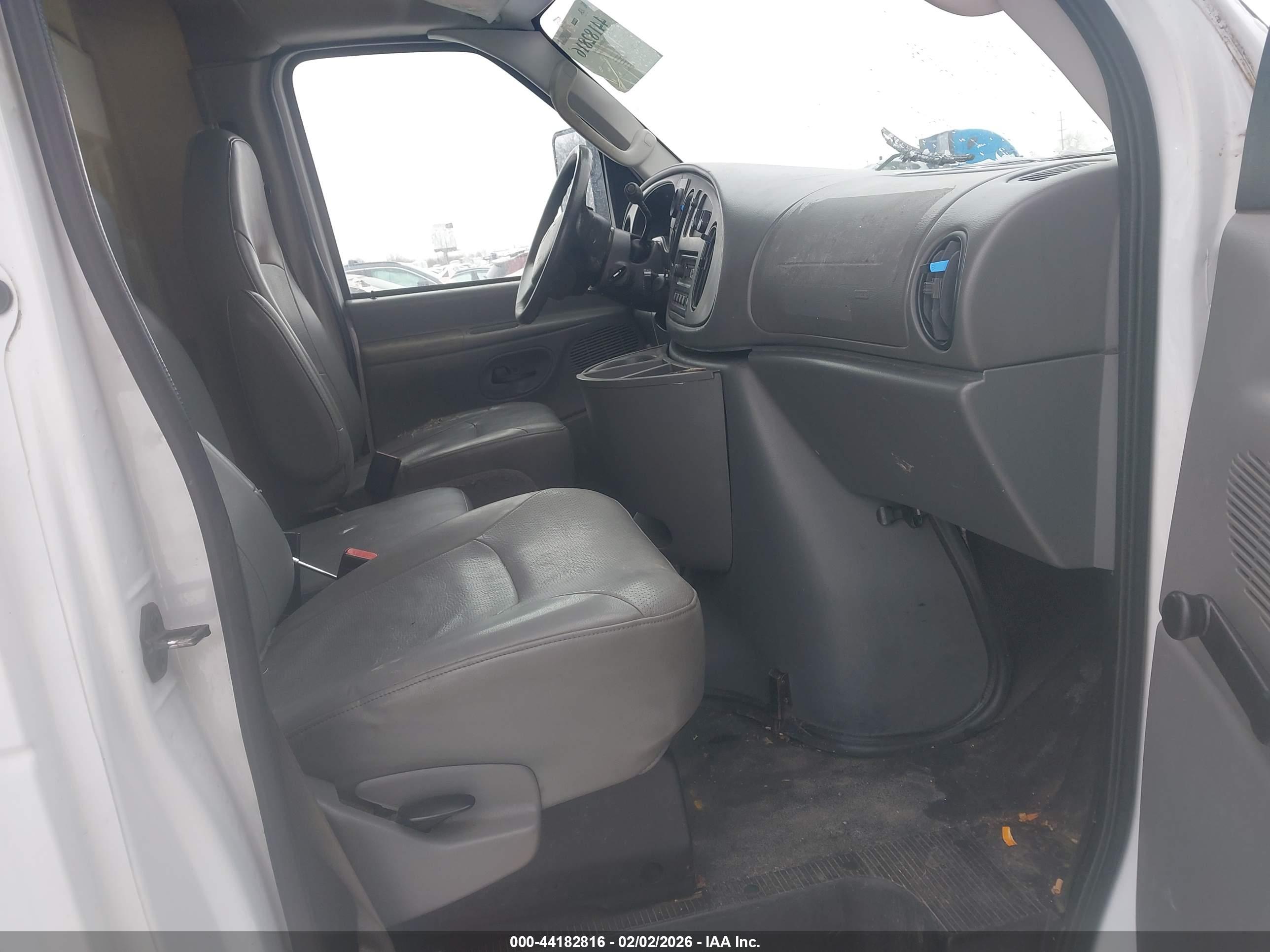 FORD E-450 image 5