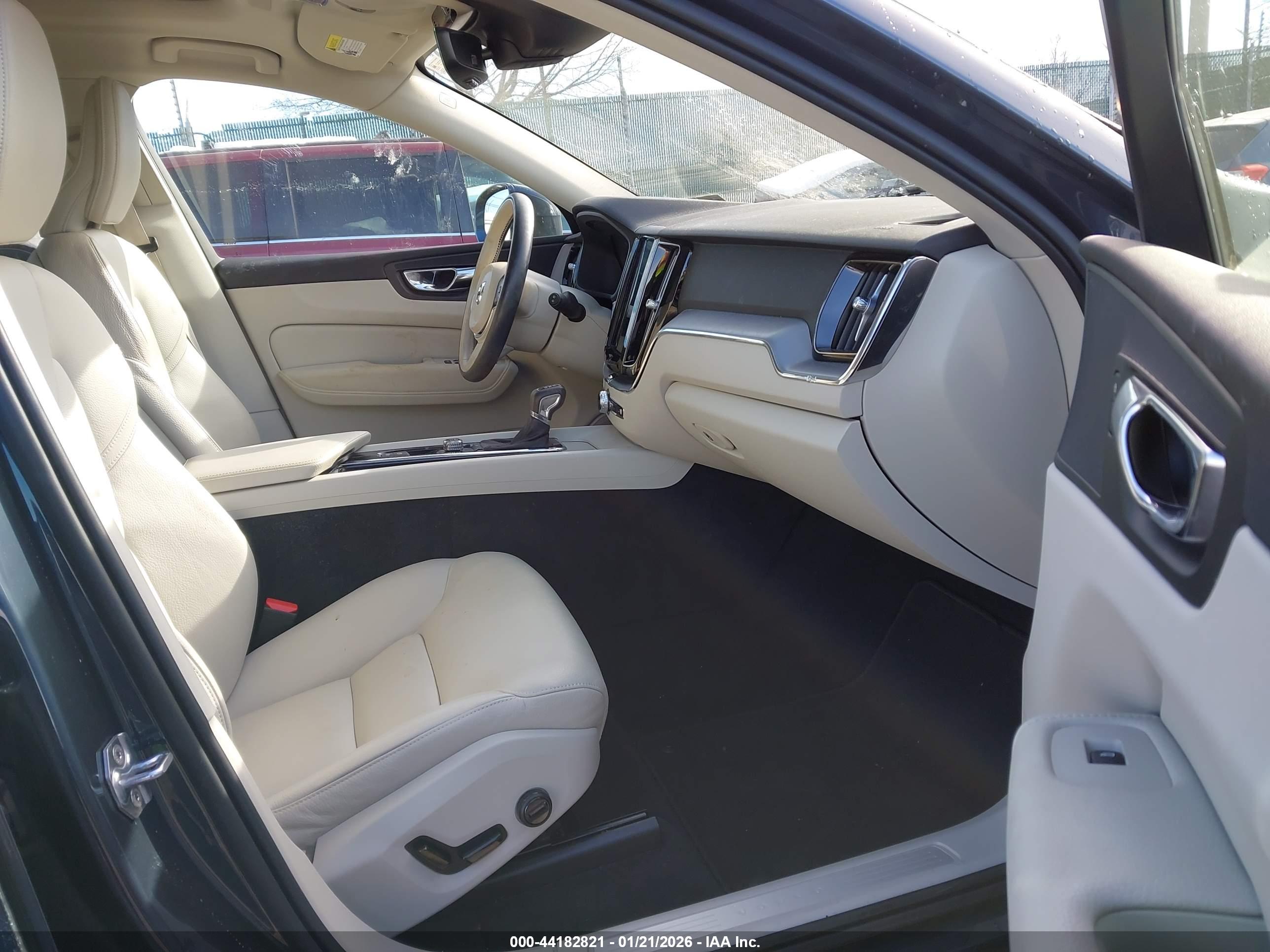 VOLVO XC60 image 5