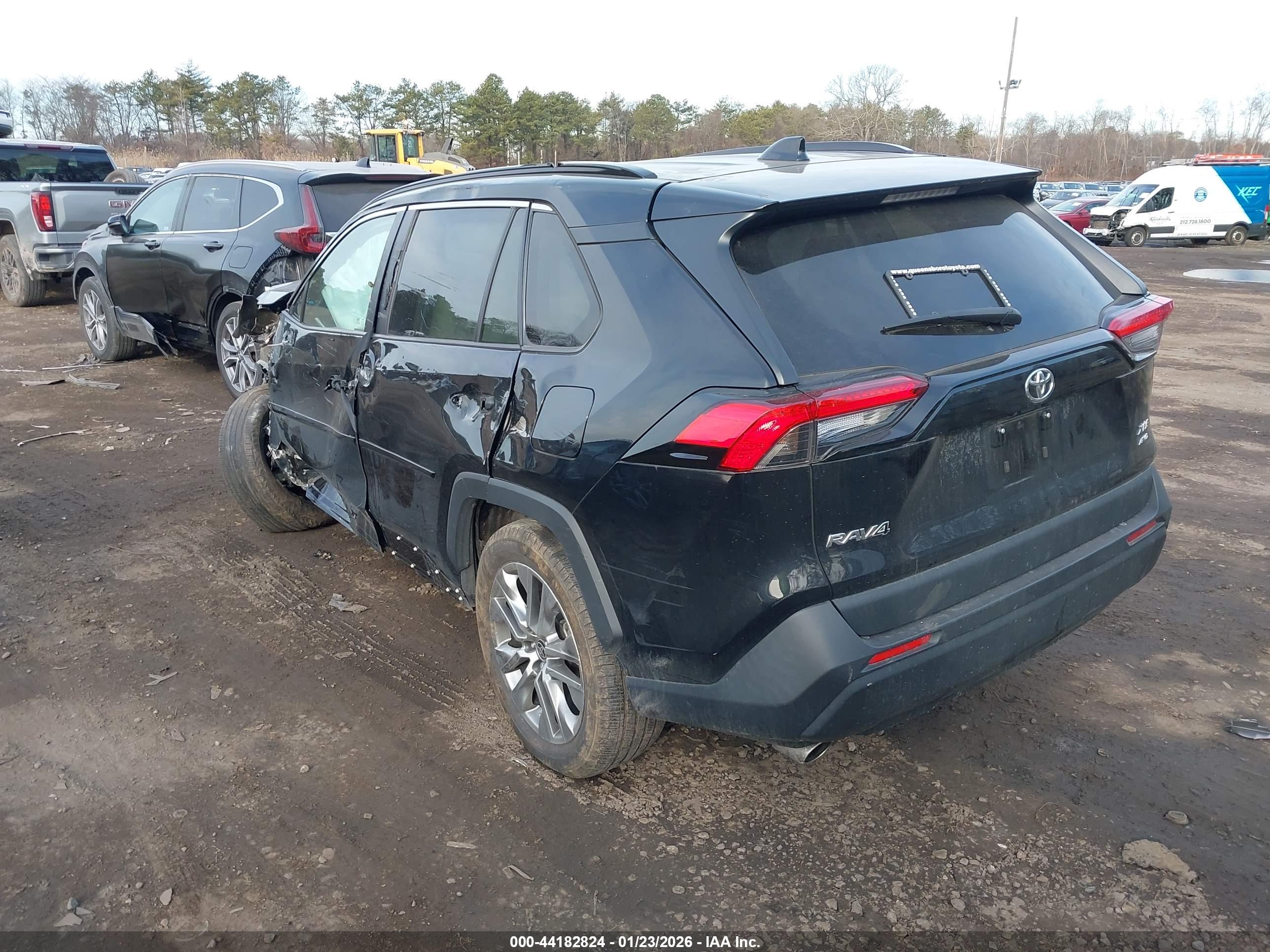 TOYOTA RAV4 image 3