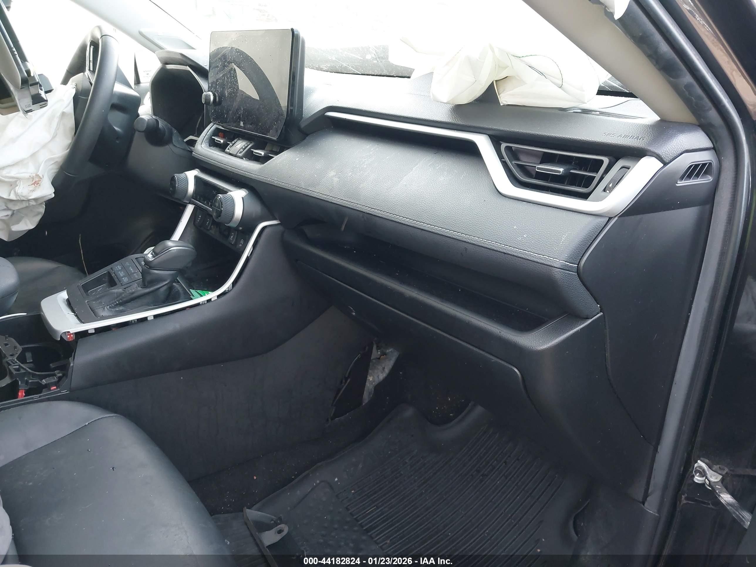 TOYOTA RAV4 image 5