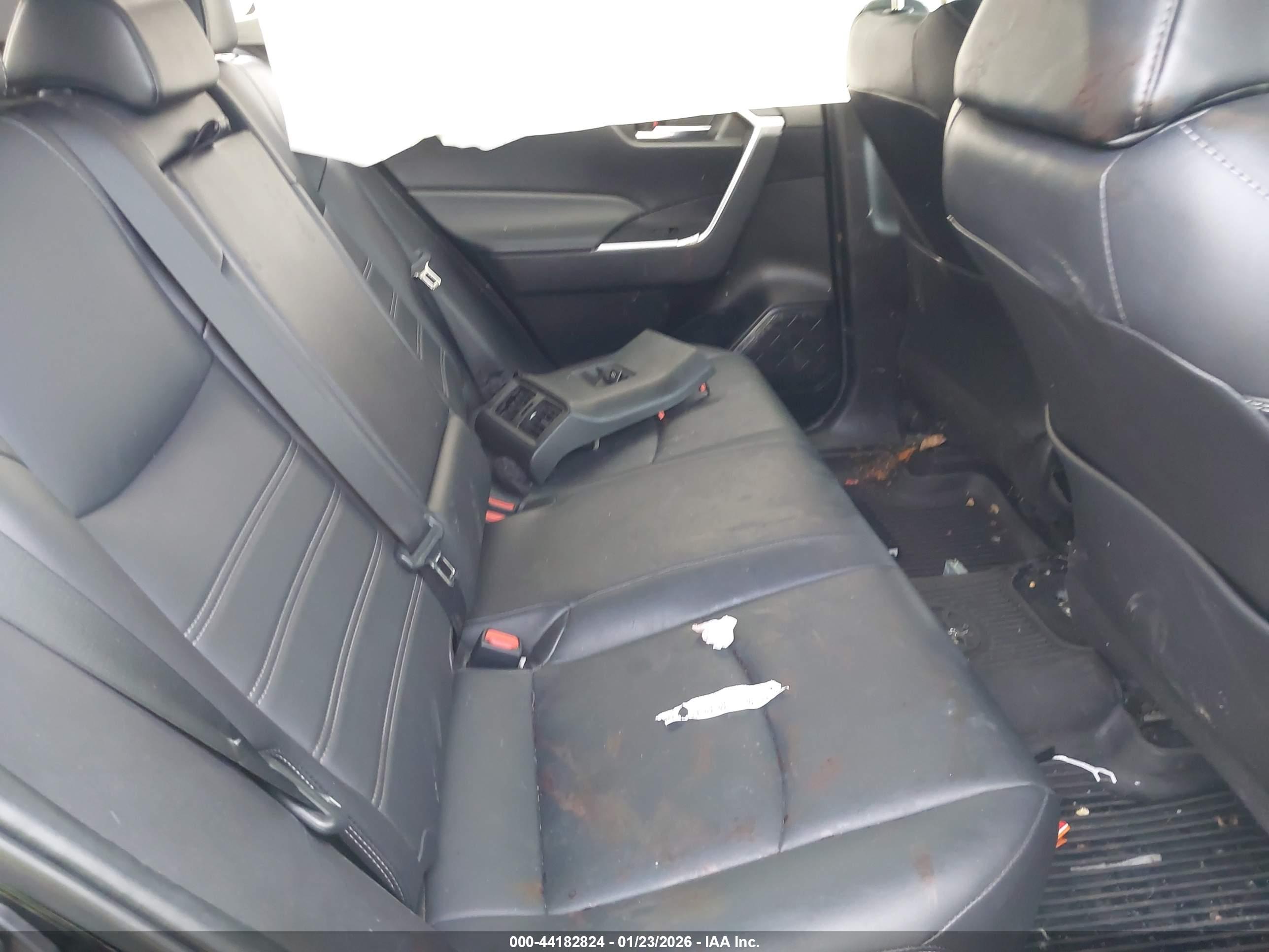 TOYOTA RAV4 image 8
