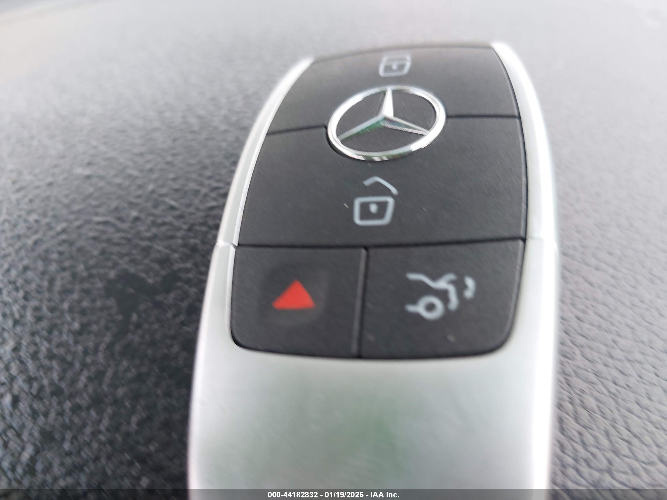 MERCEDES-BENZ GLC image 11