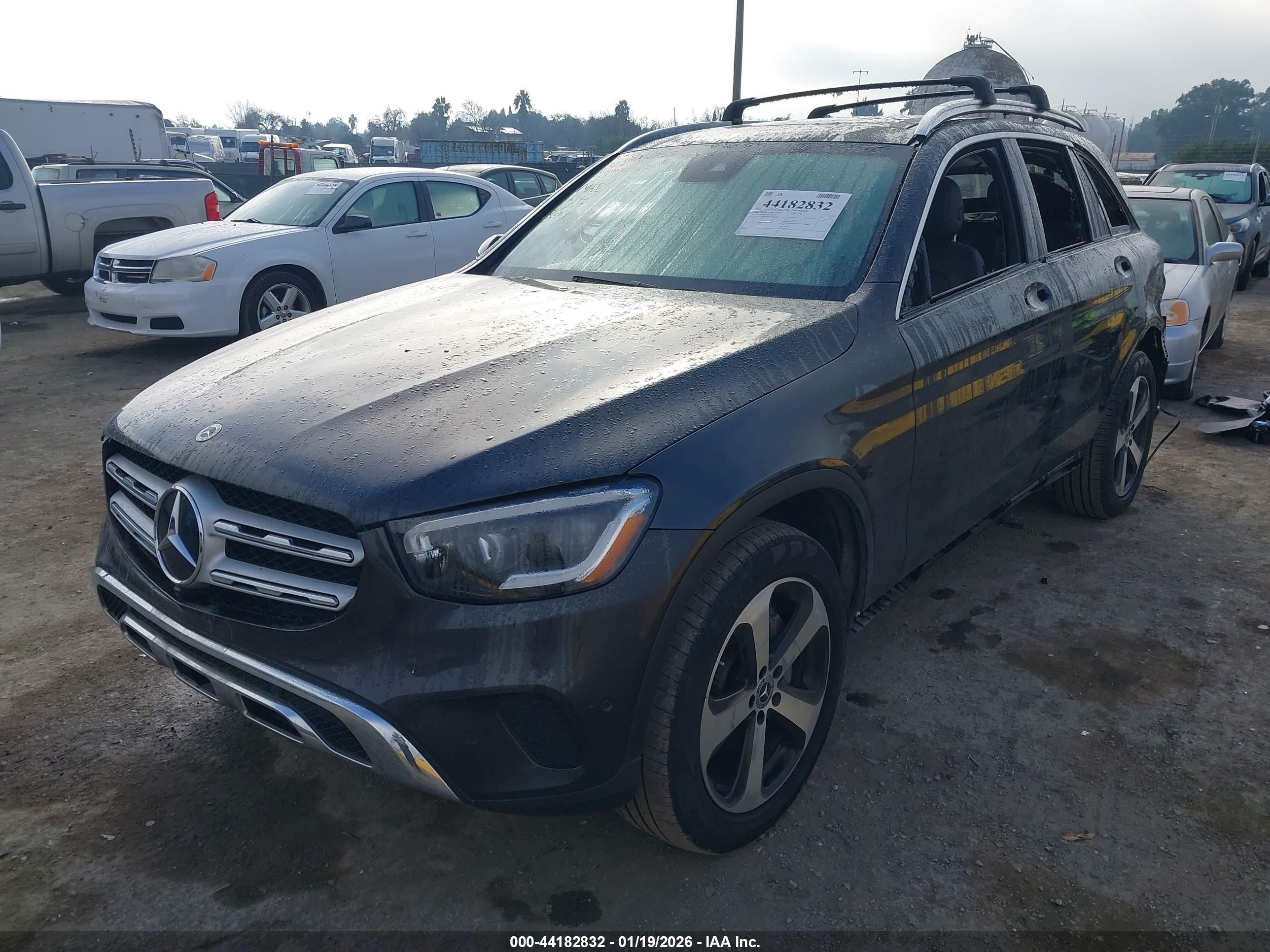 MERCEDES-BENZ GLC image 2