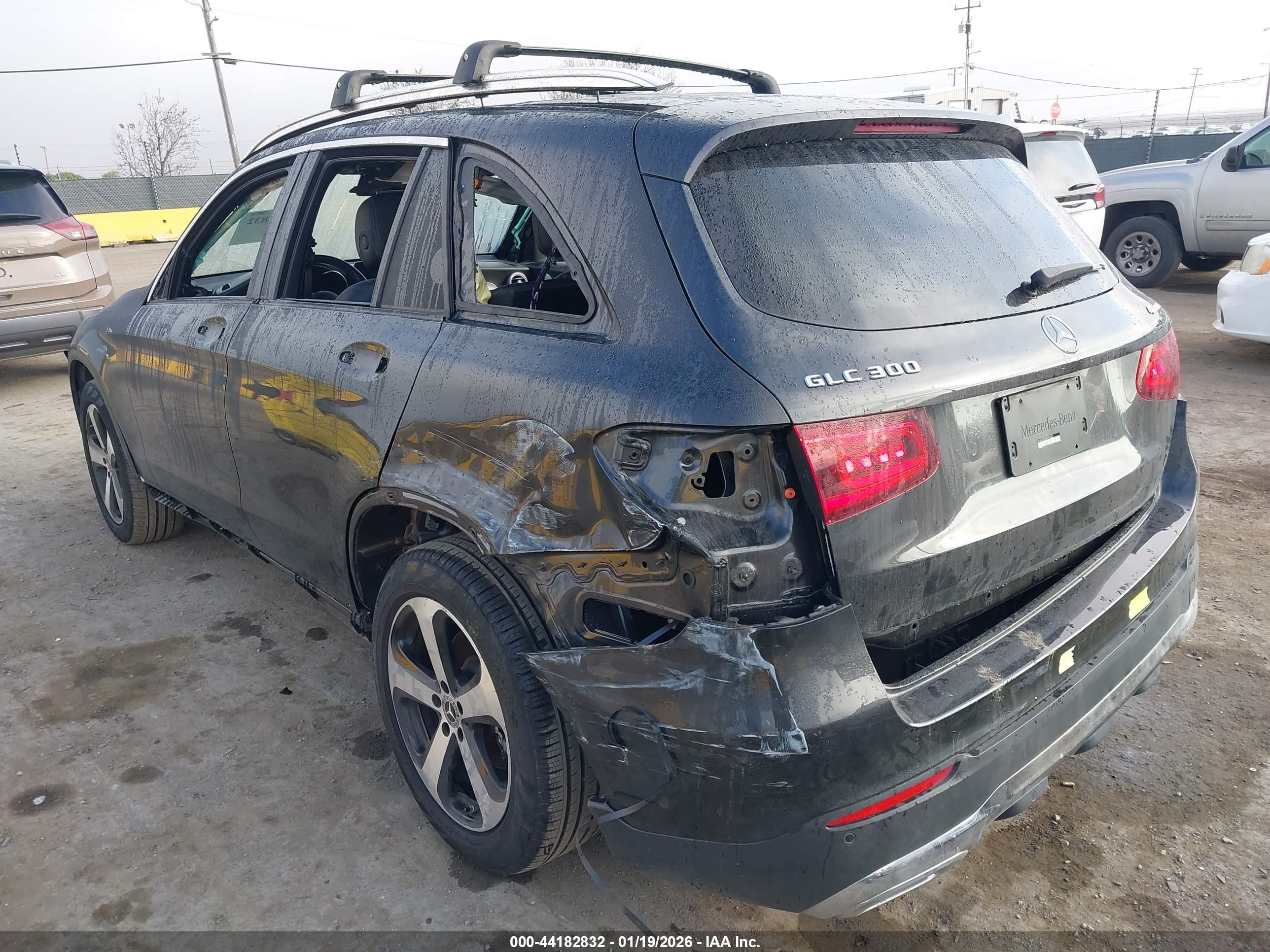 MERCEDES-BENZ GLC image 3