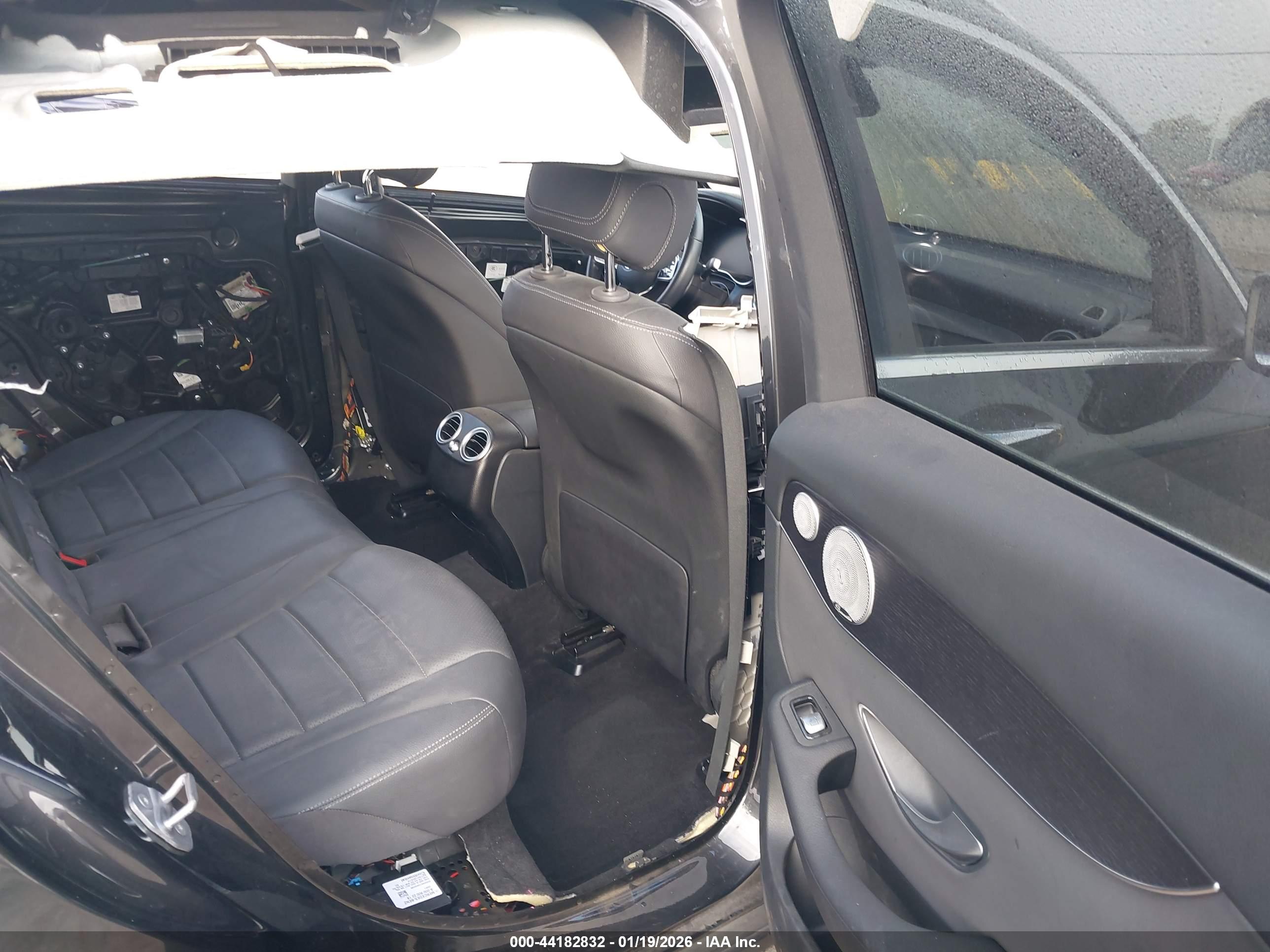 MERCEDES-BENZ GLC image 8