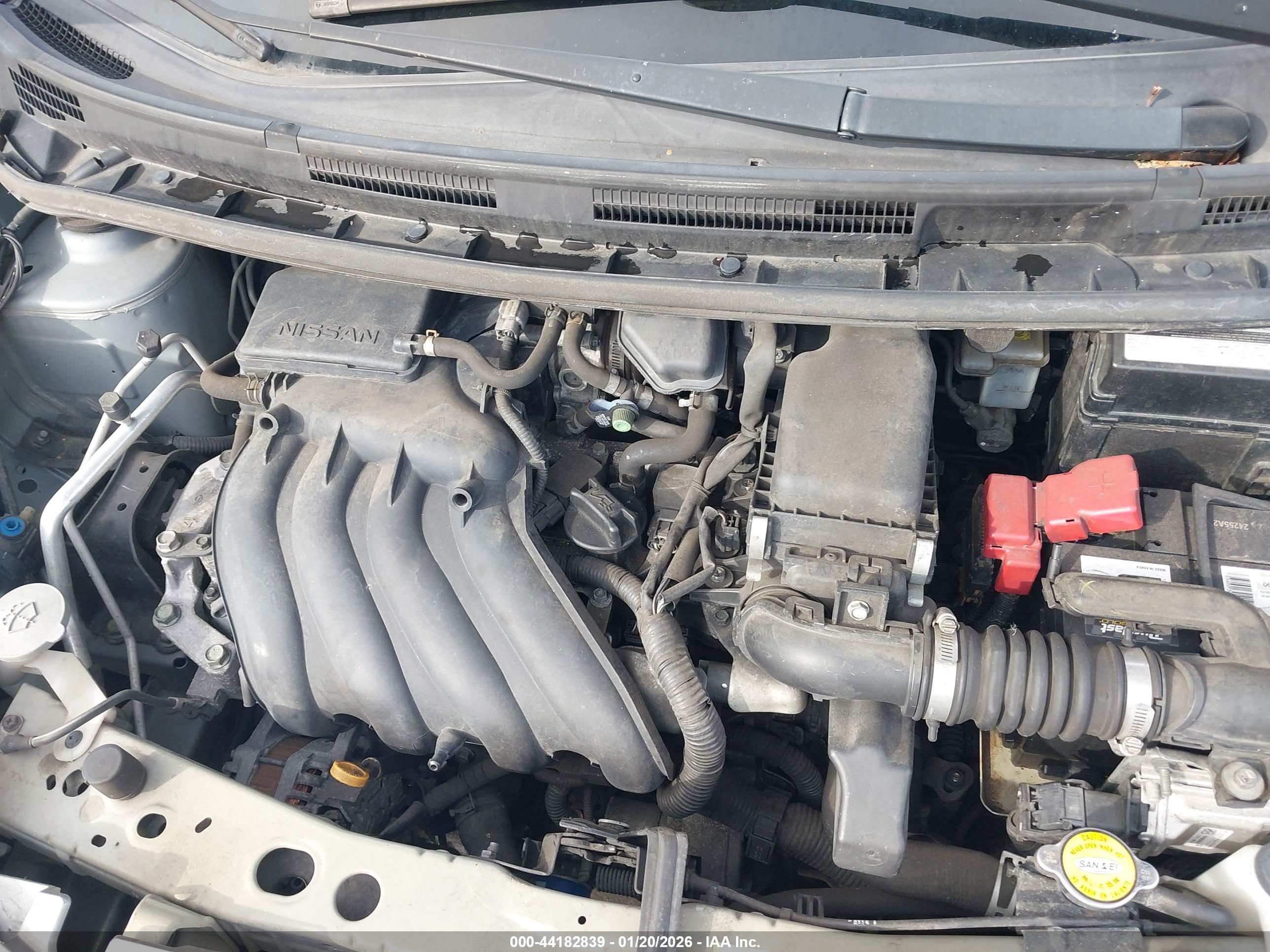 NISSAN VERSA image 10