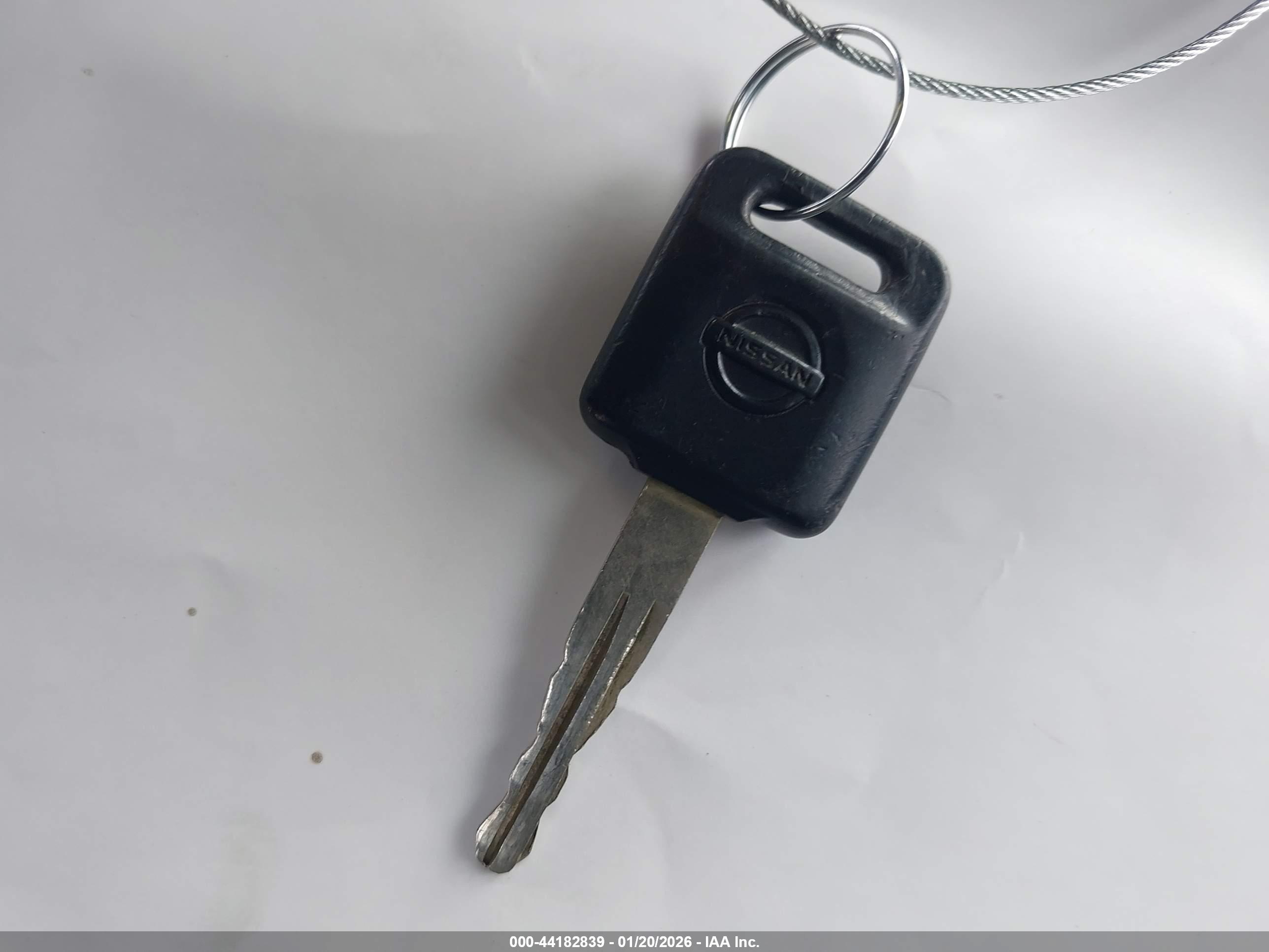 NISSAN VERSA image 11