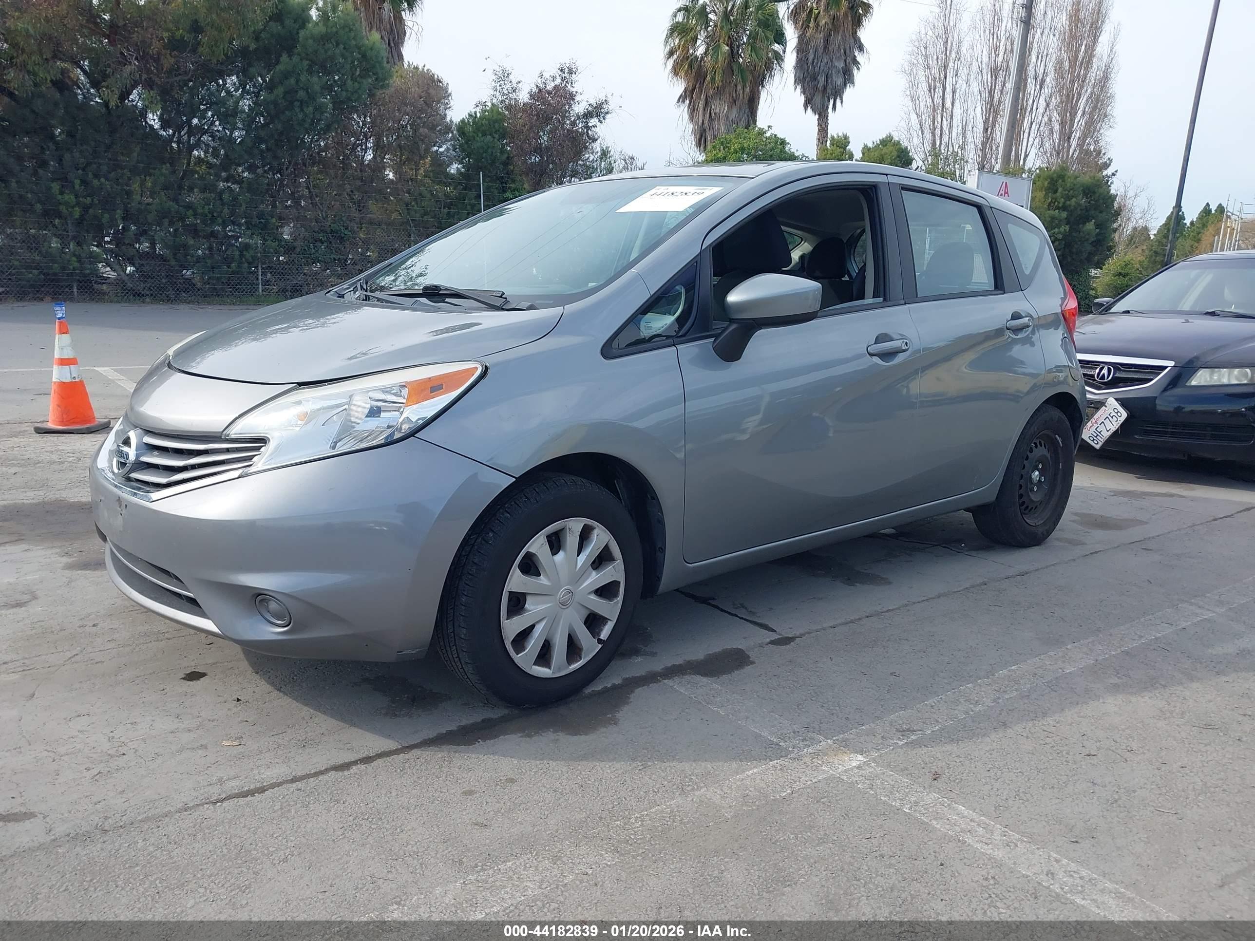 NISSAN VERSA image 2