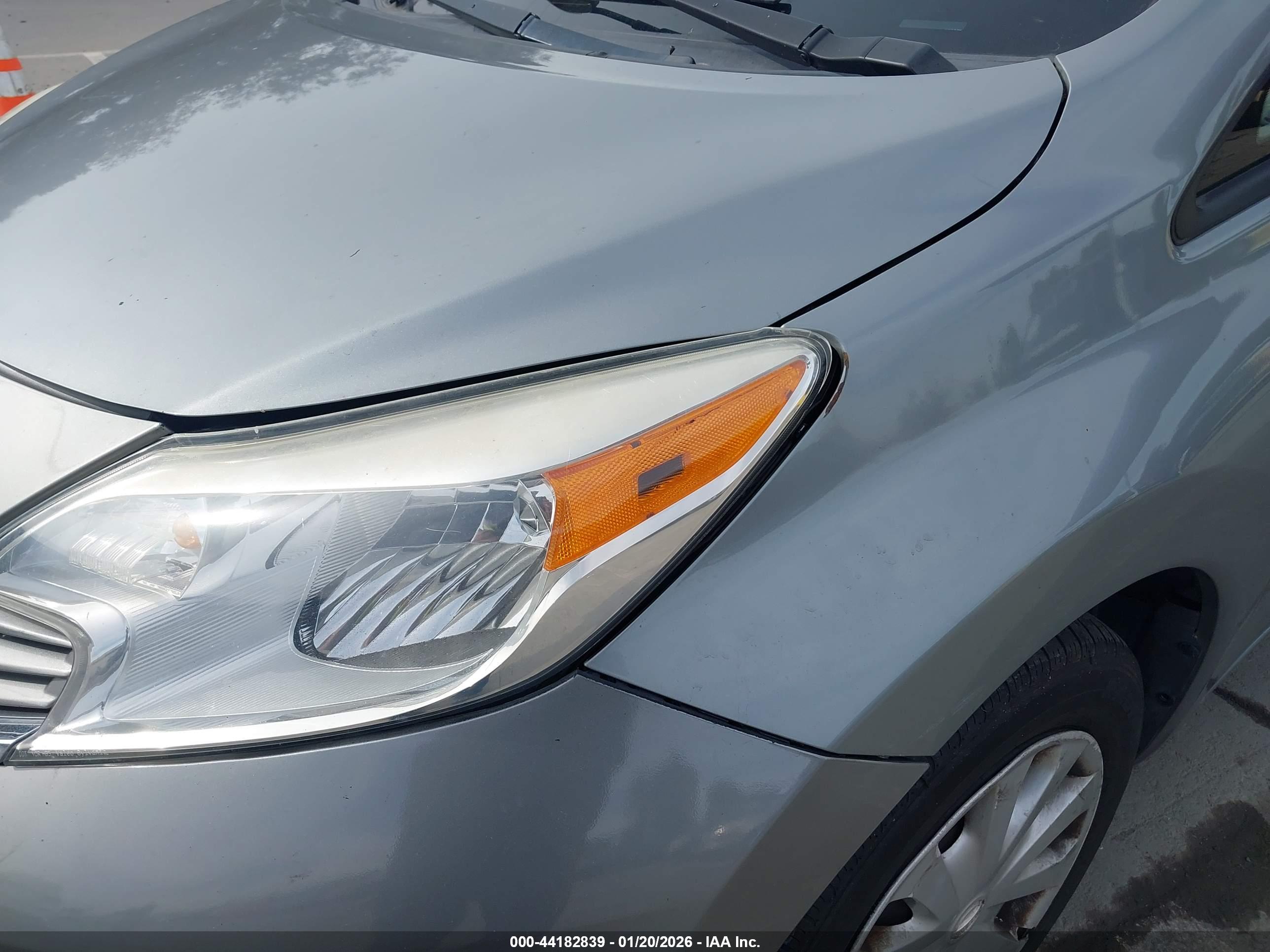 NISSAN VERSA image 6