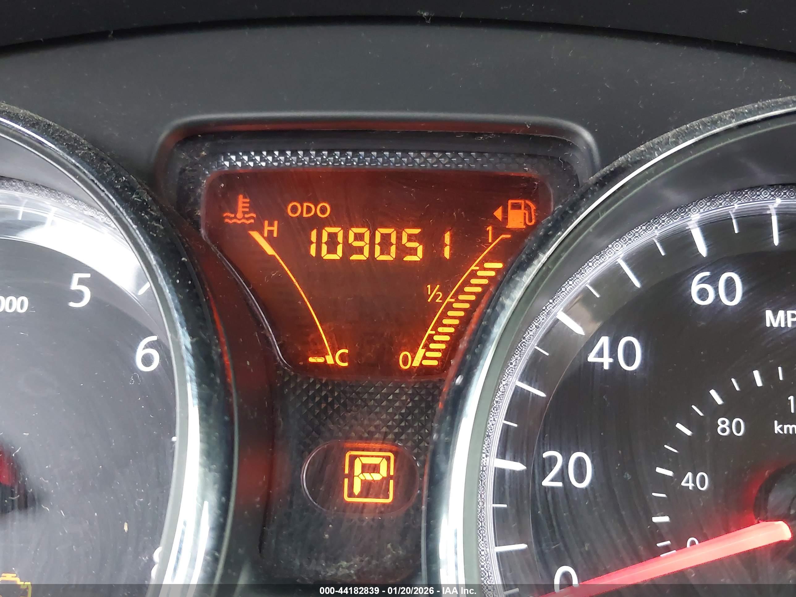 NISSAN VERSA image 7