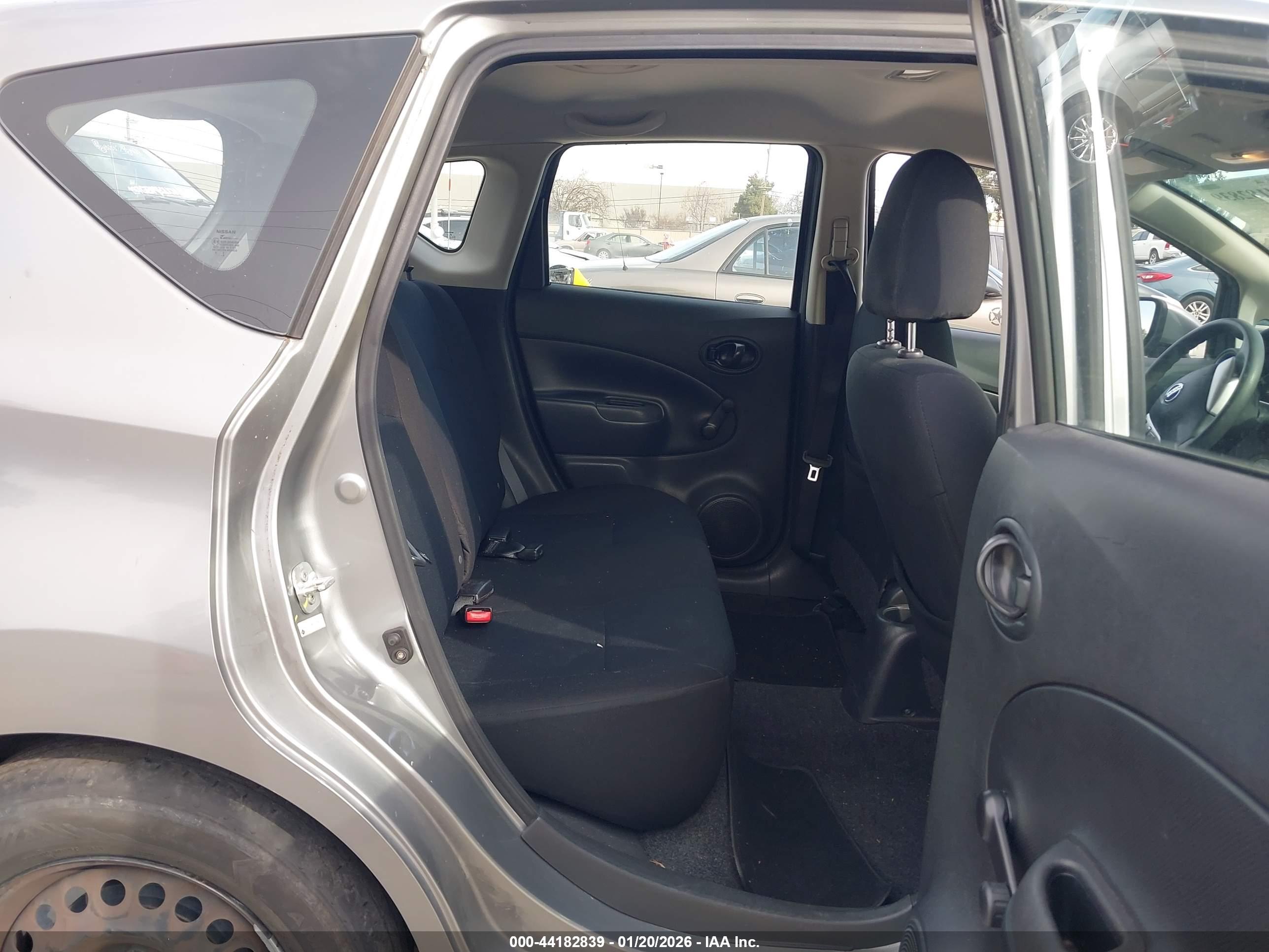 NISSAN VERSA image 8