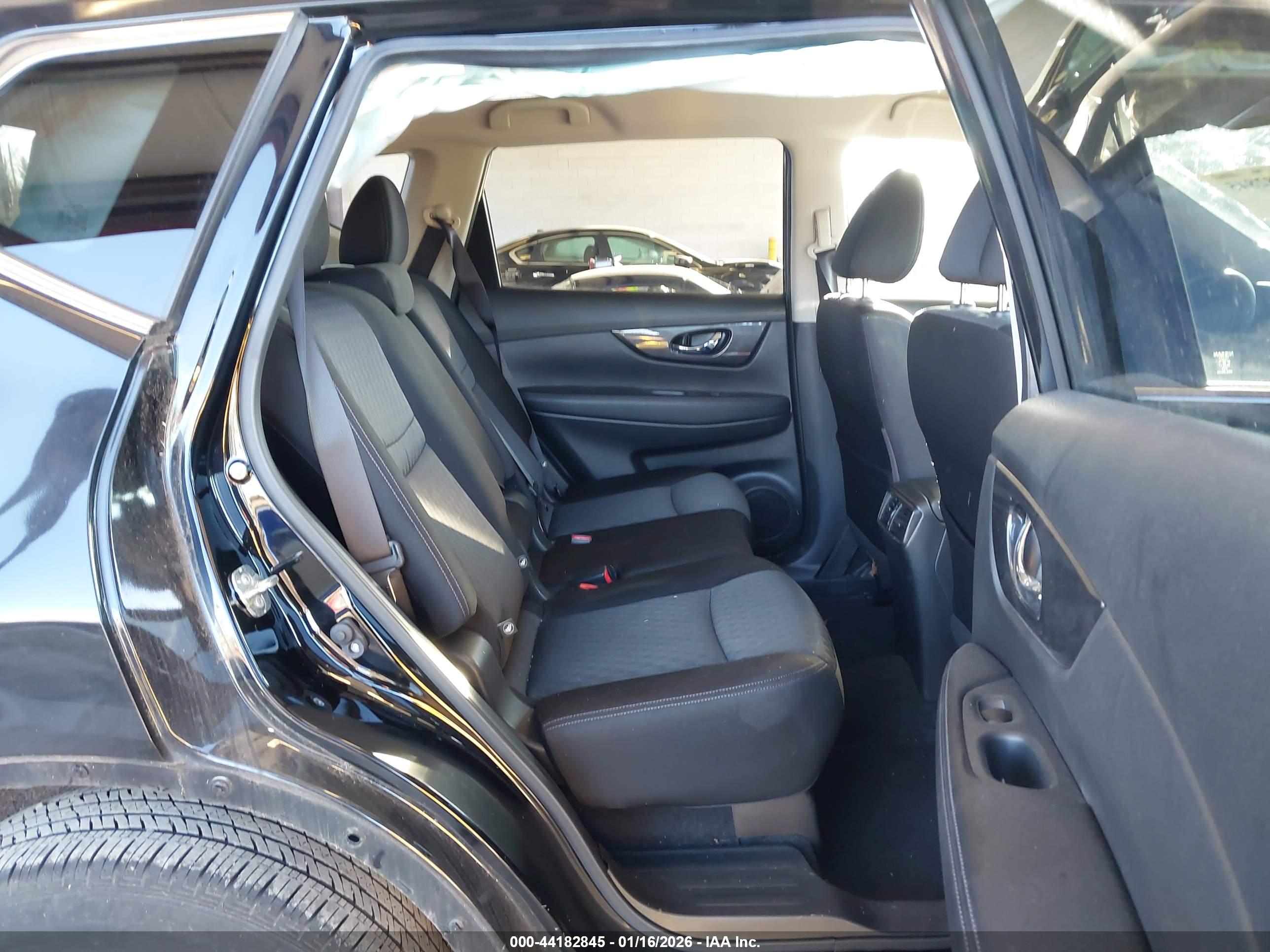 NISSAN ROGUE image 8