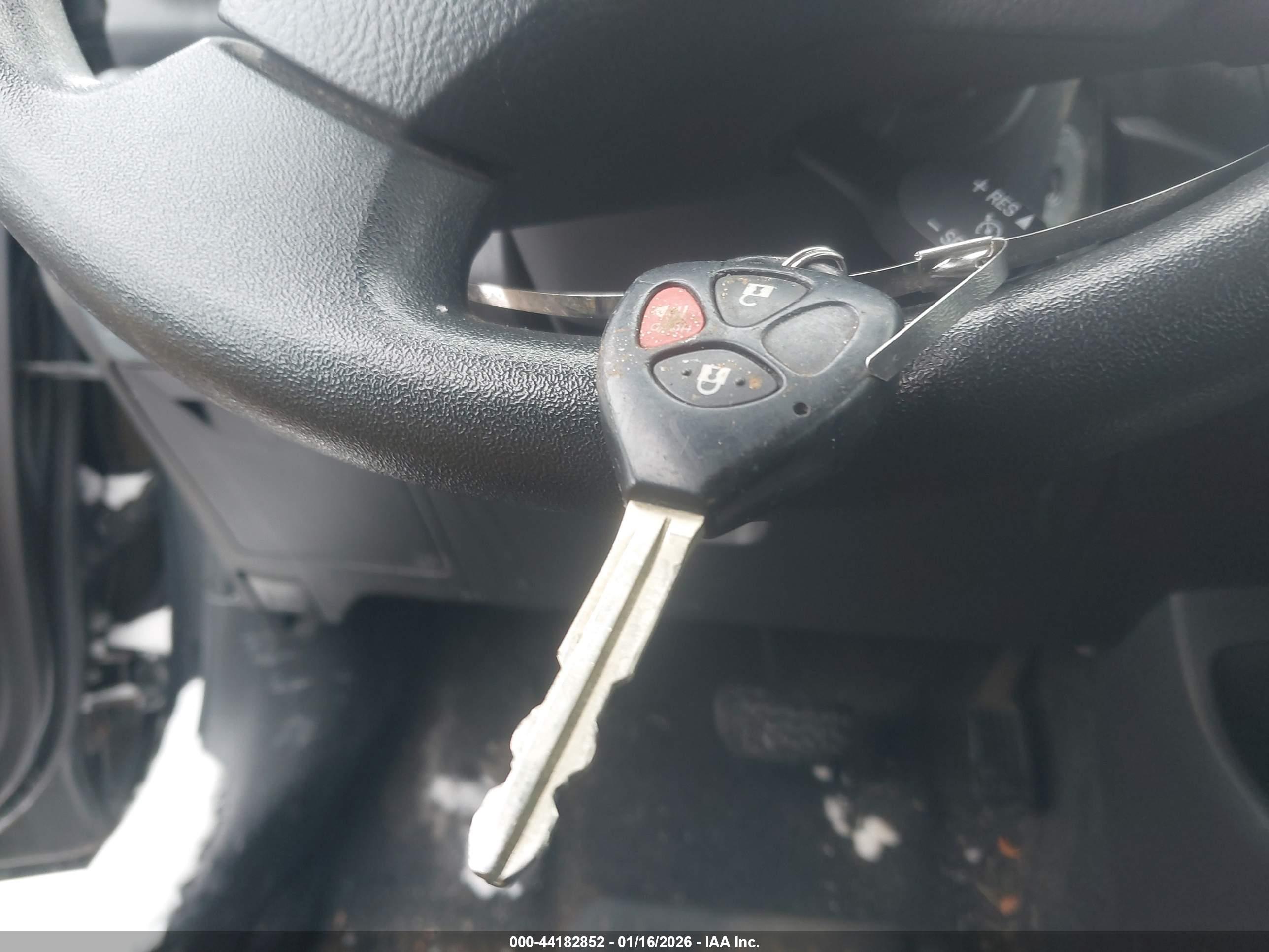 TOYOTA YARIS image 11