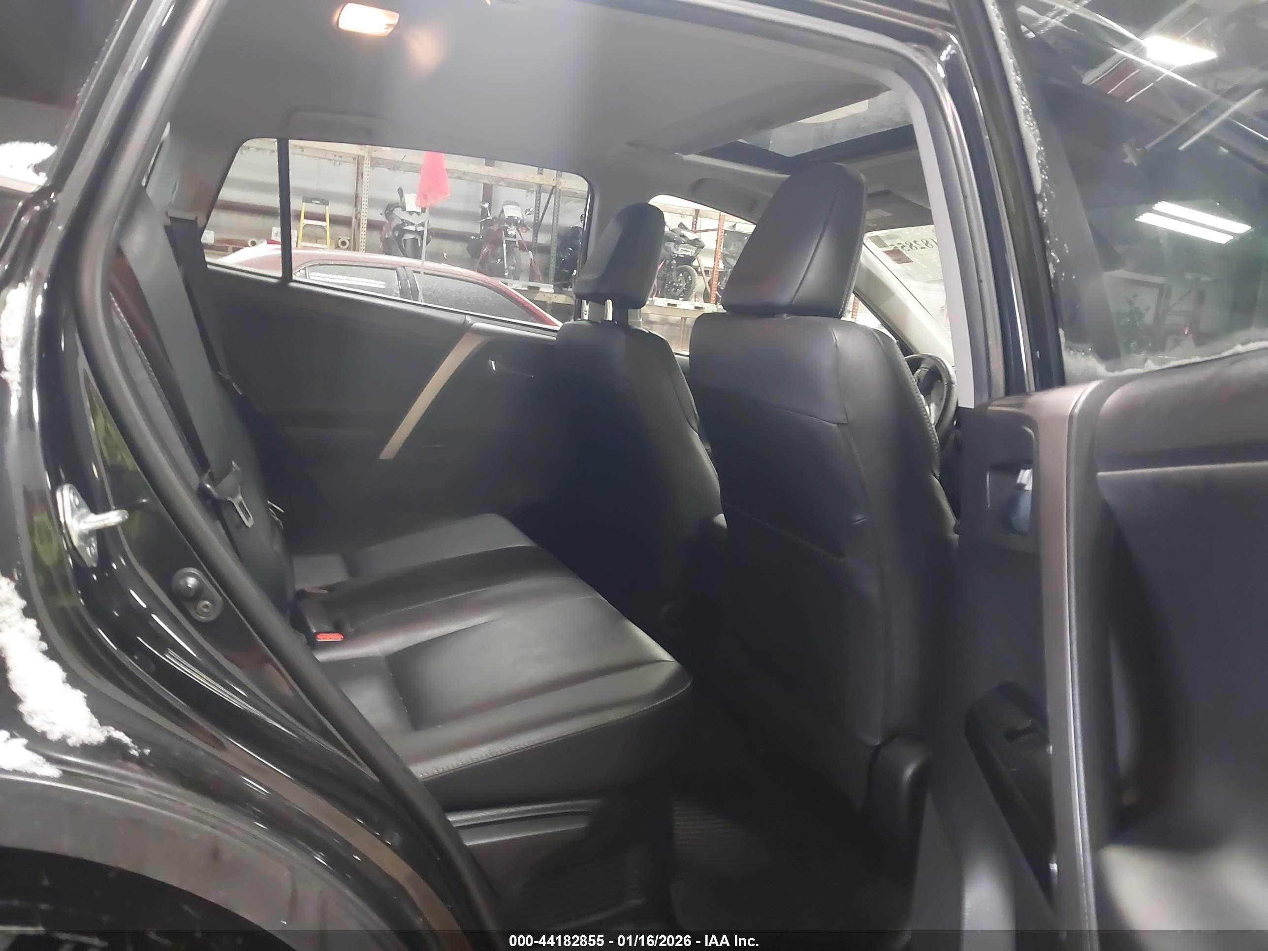 TOYOTA RAV4 image 8