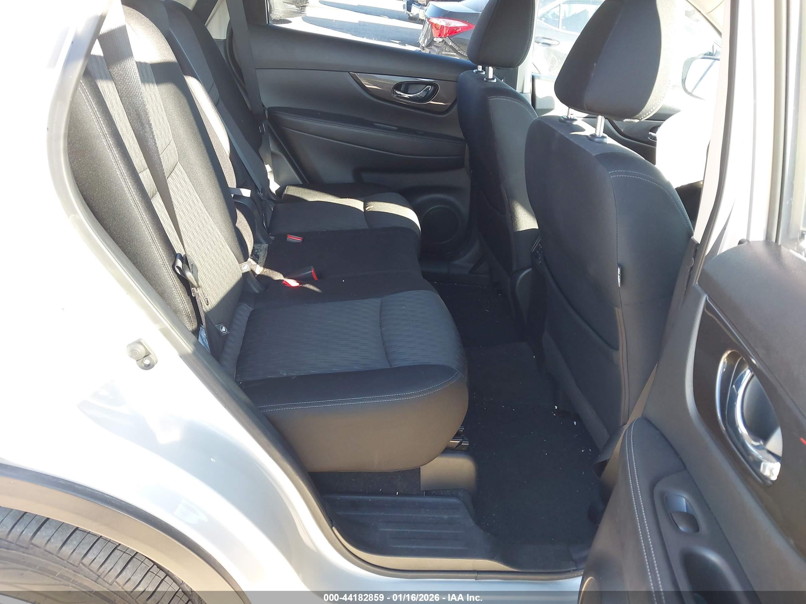 NISSAN ROGUE image 8