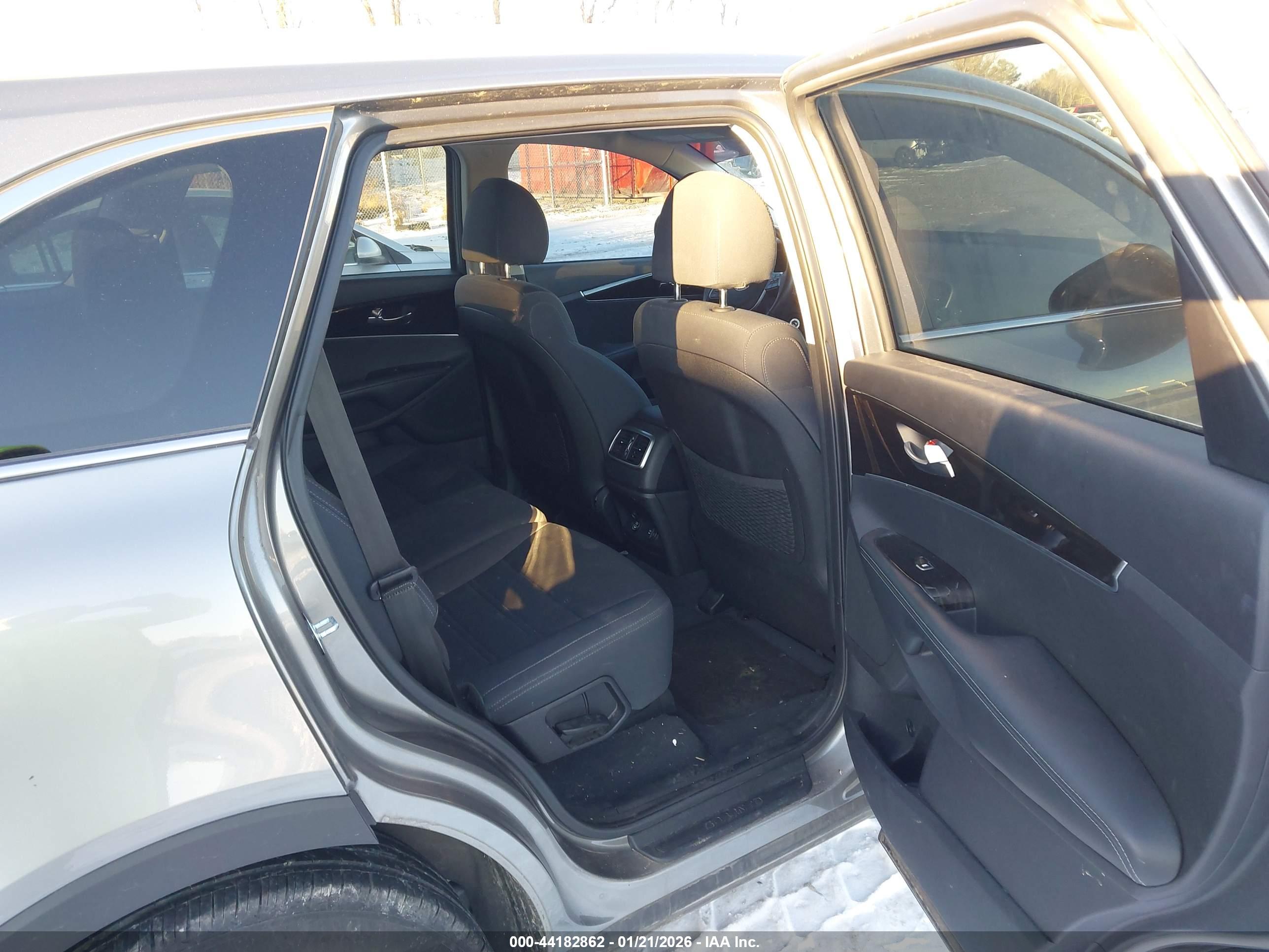 KIA SORENTO image 8