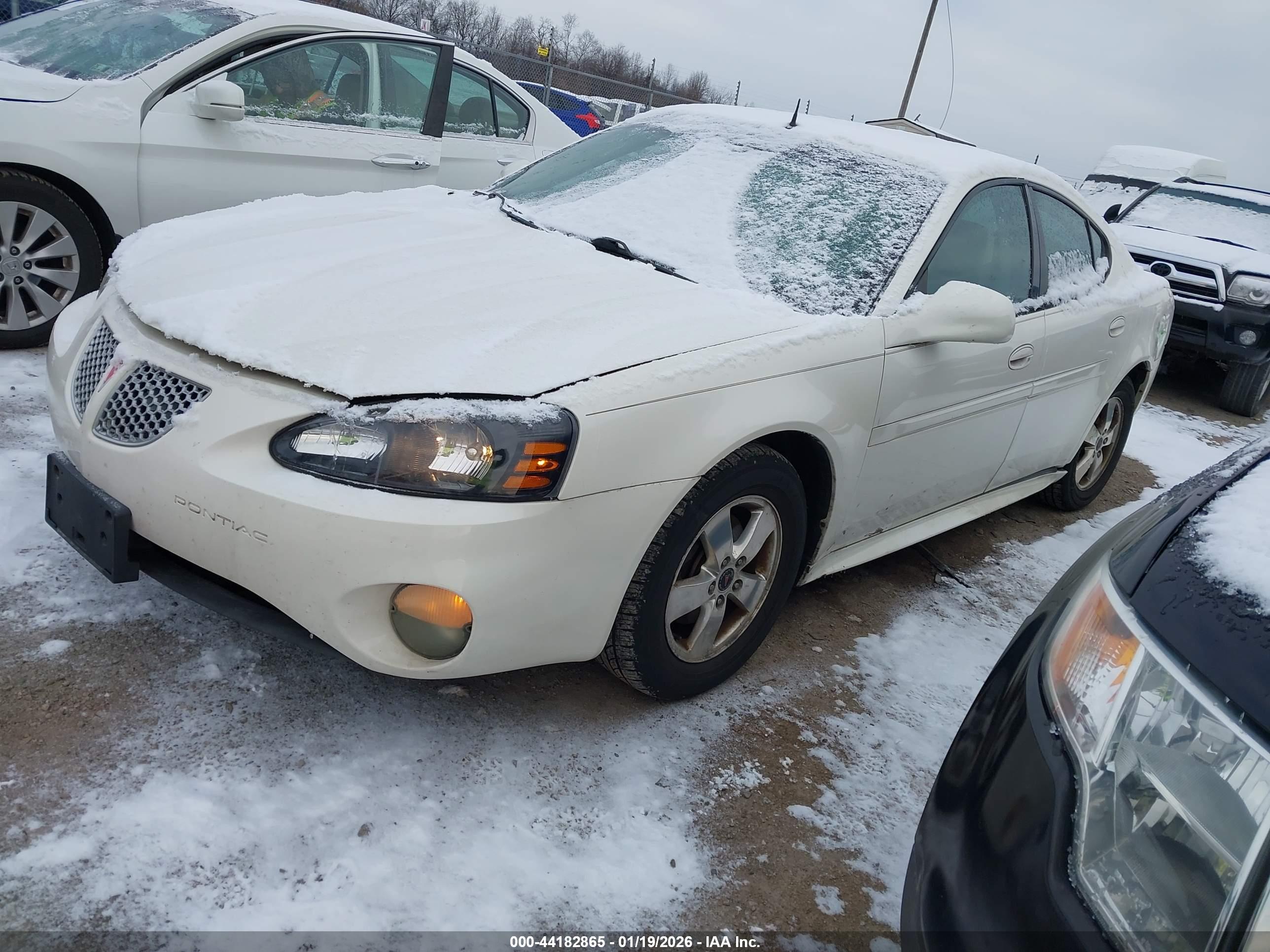 PONTIAC GRAND image 2
