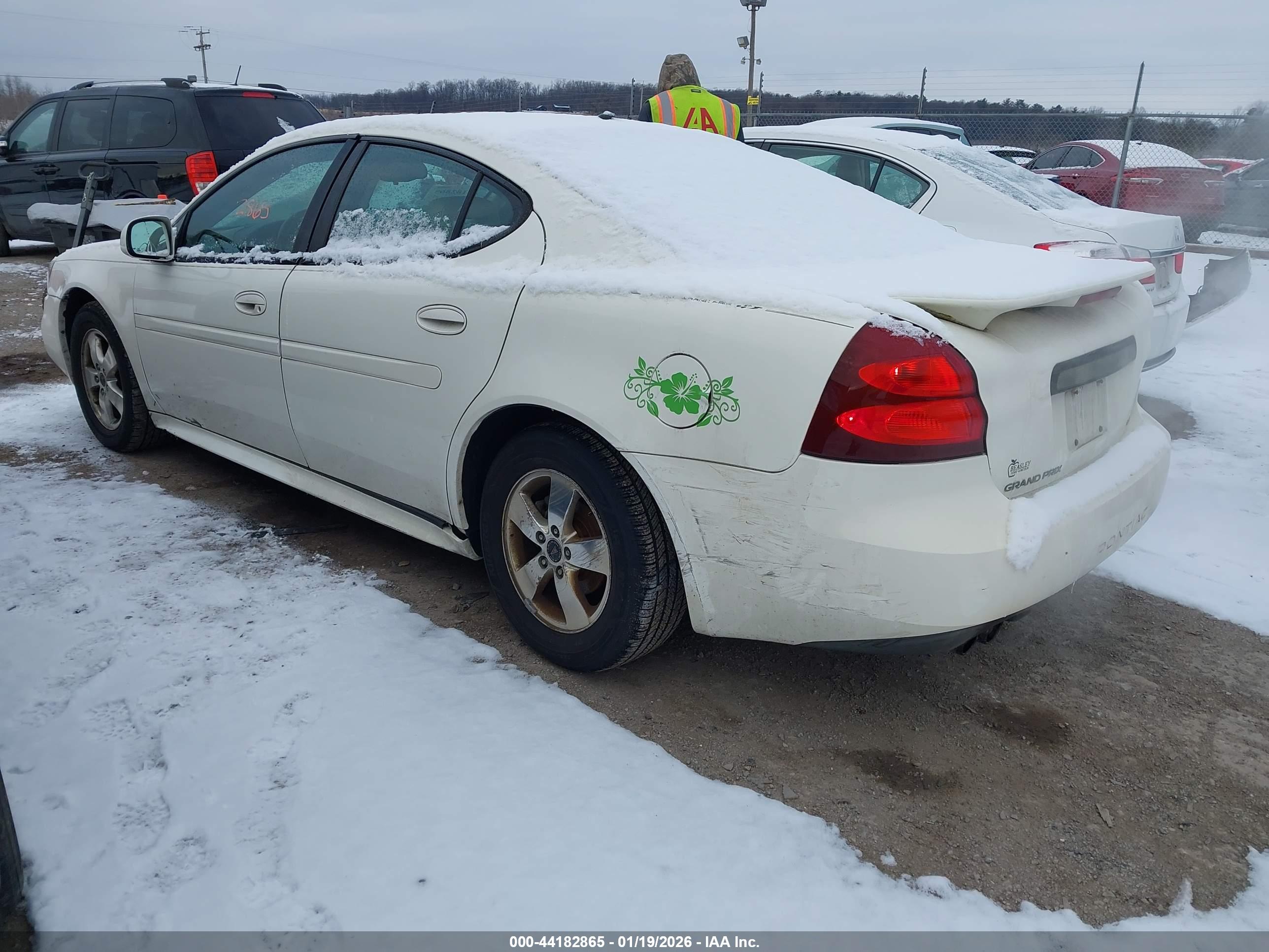 PONTIAC GRAND image 3