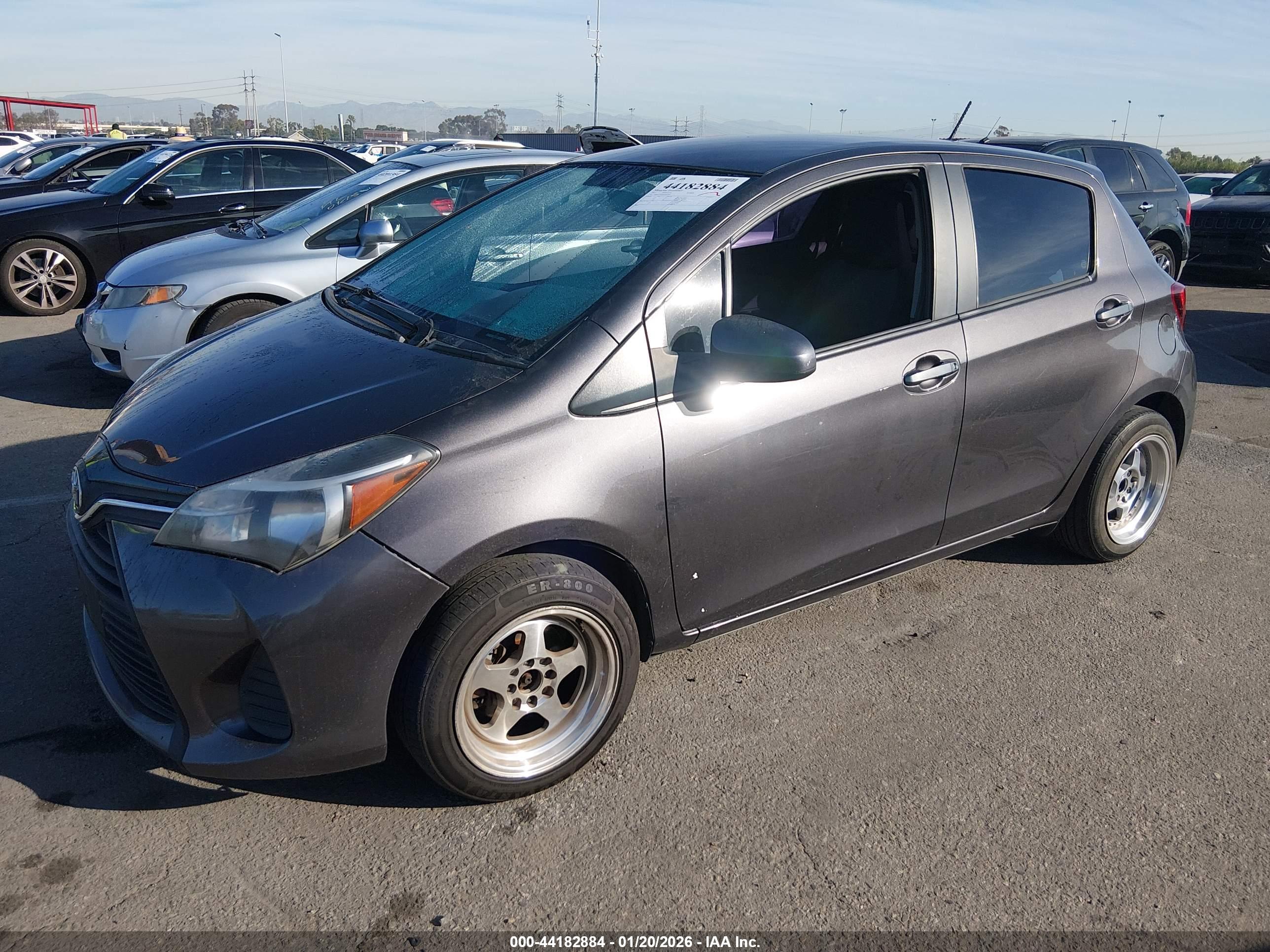 TOYOTA YARIS image 2
