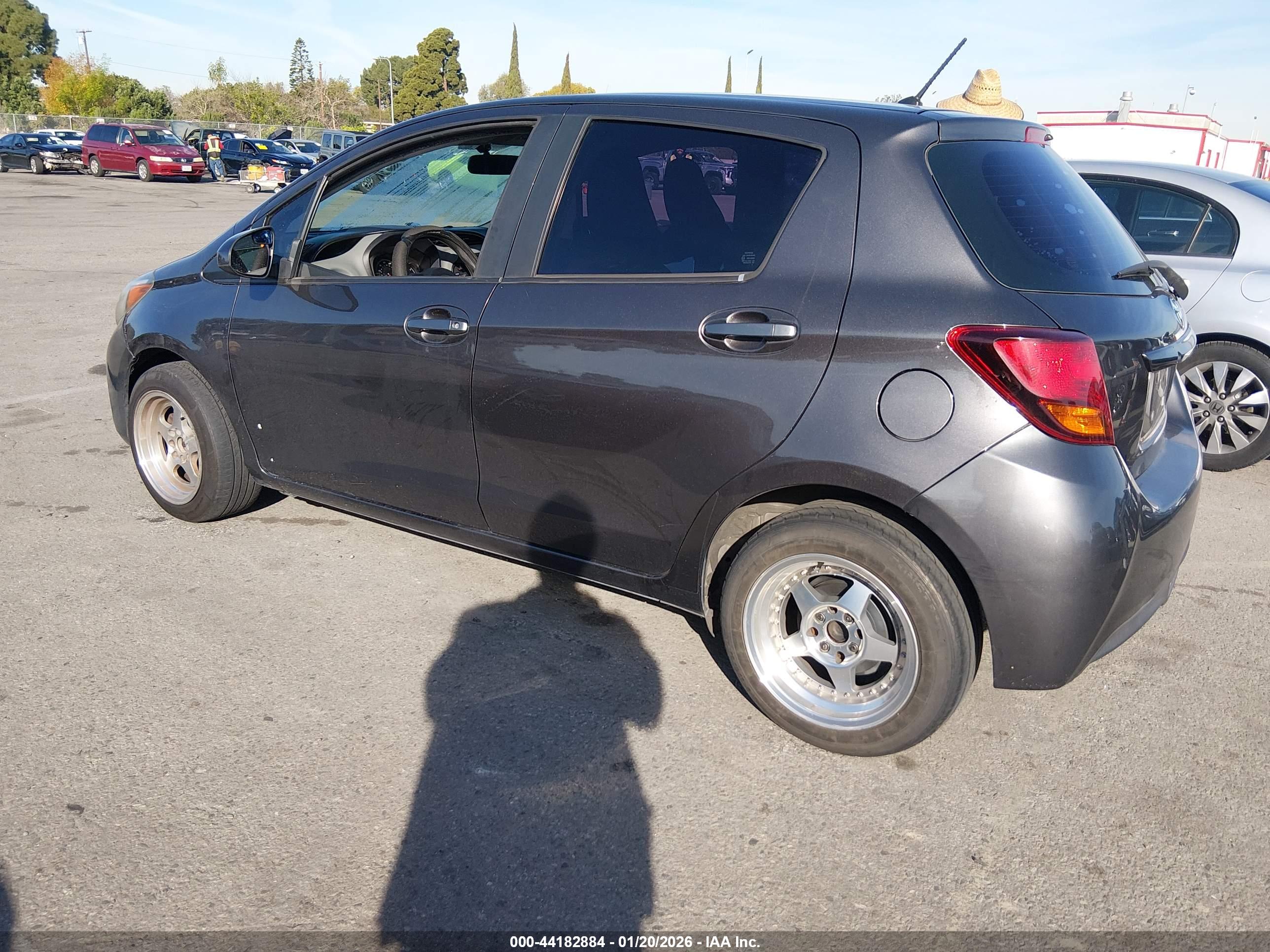 TOYOTA YARIS image 3
