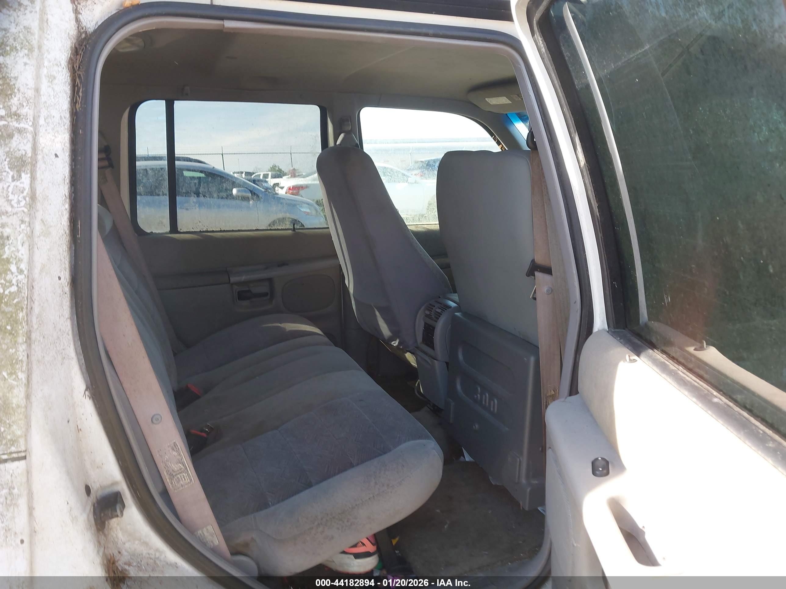 FORD EXPLORER image 8
