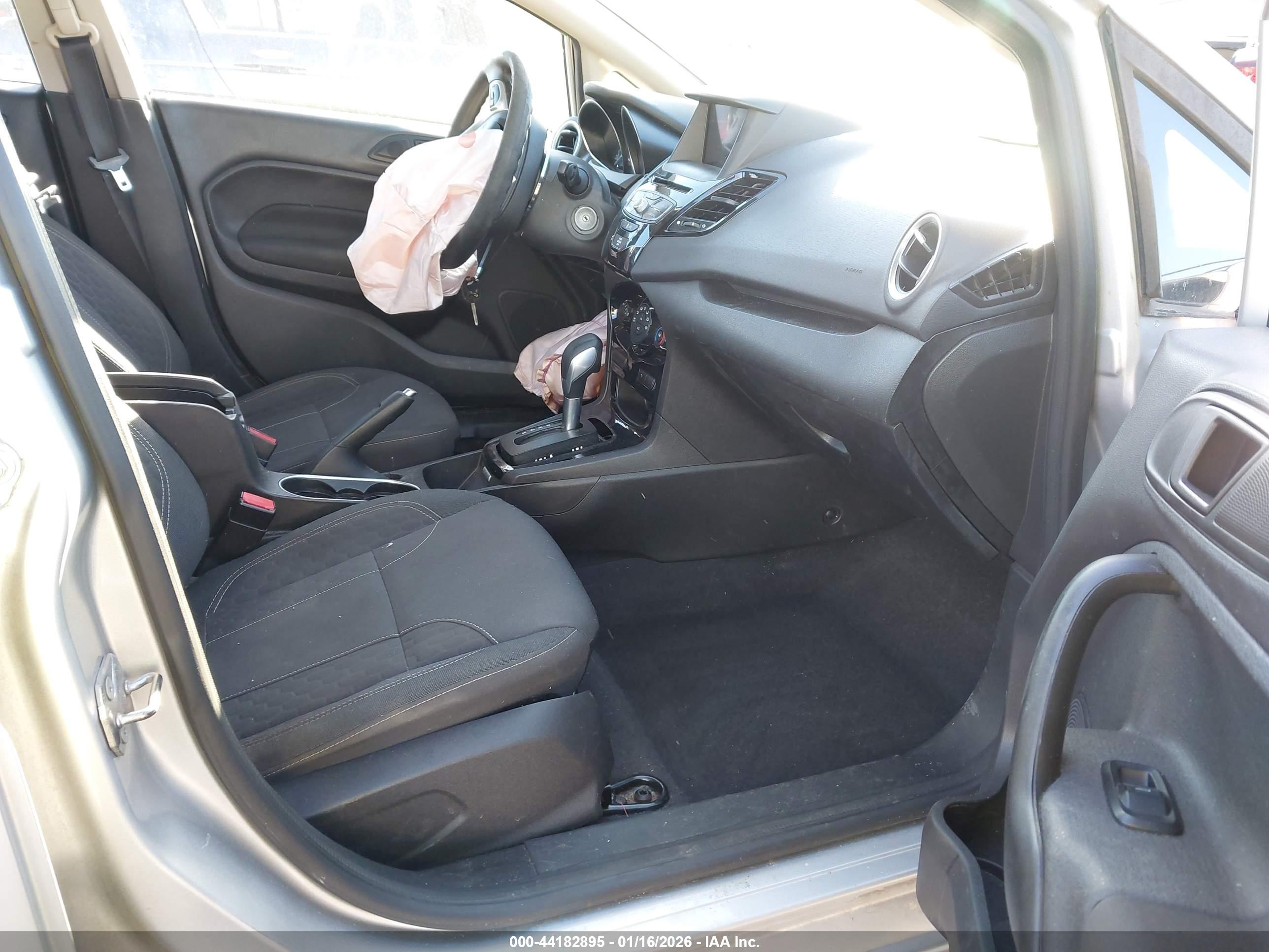 FORD FIESTA image 5