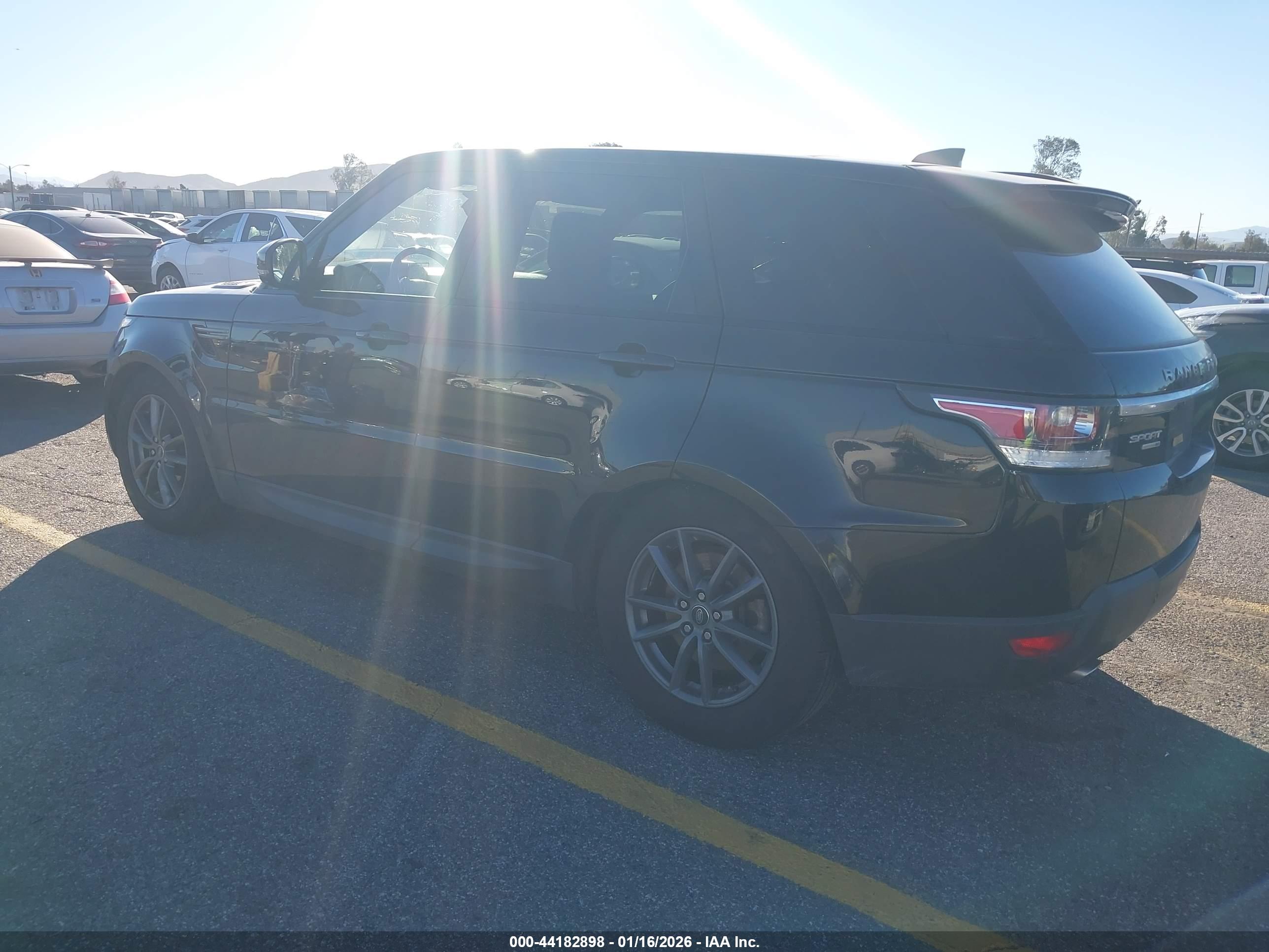 LAND ROVER image 3
