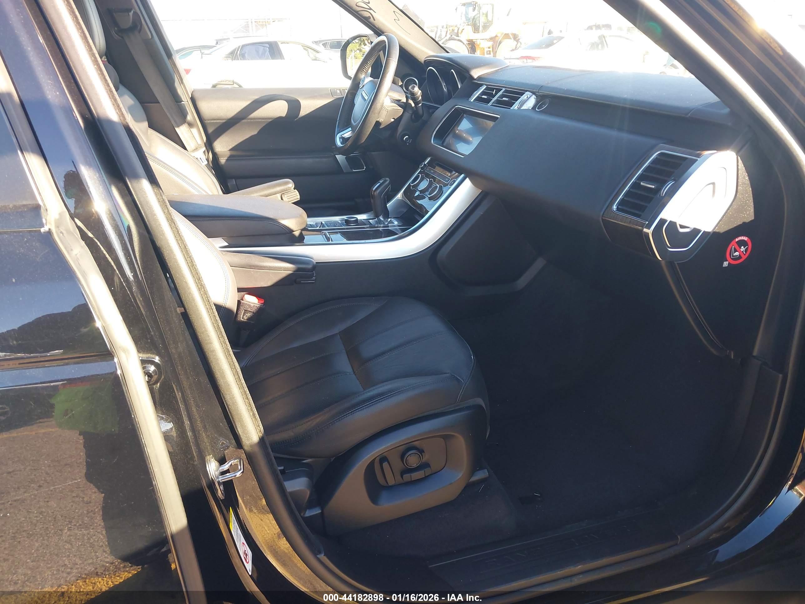 LAND ROVER image 5