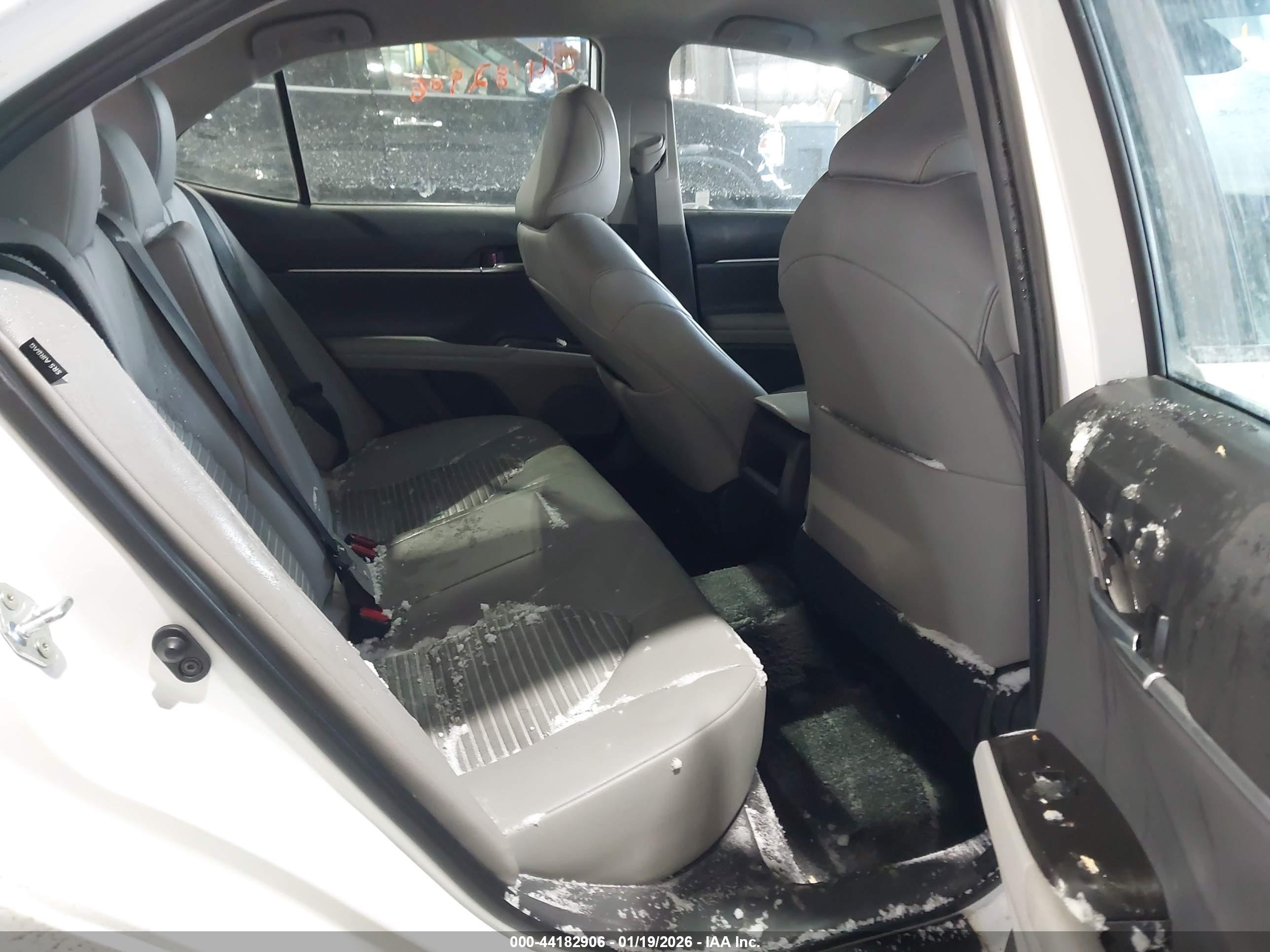 TOYOTA CAMRY image 8
