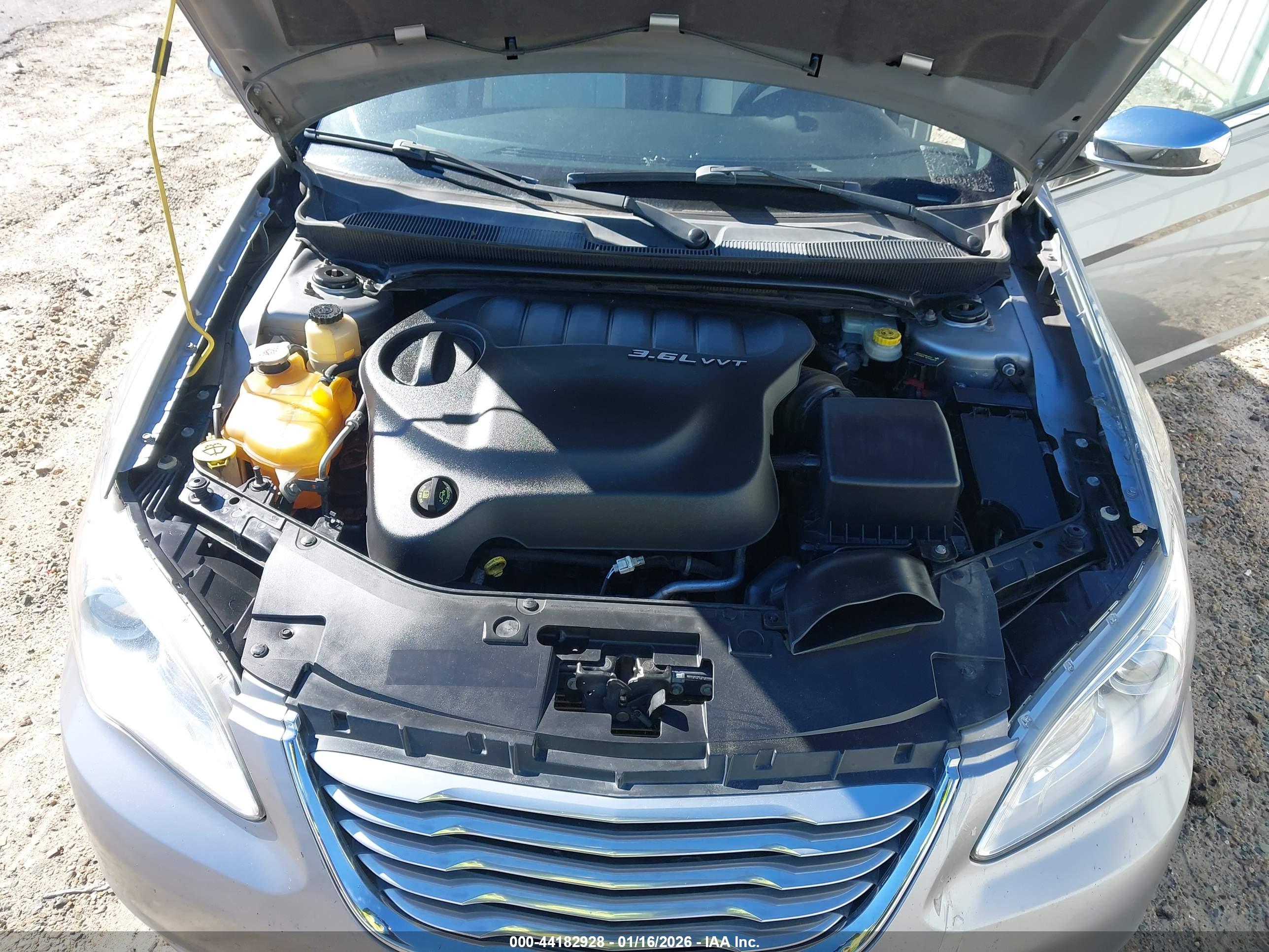 CHRYSLER 200 image 10