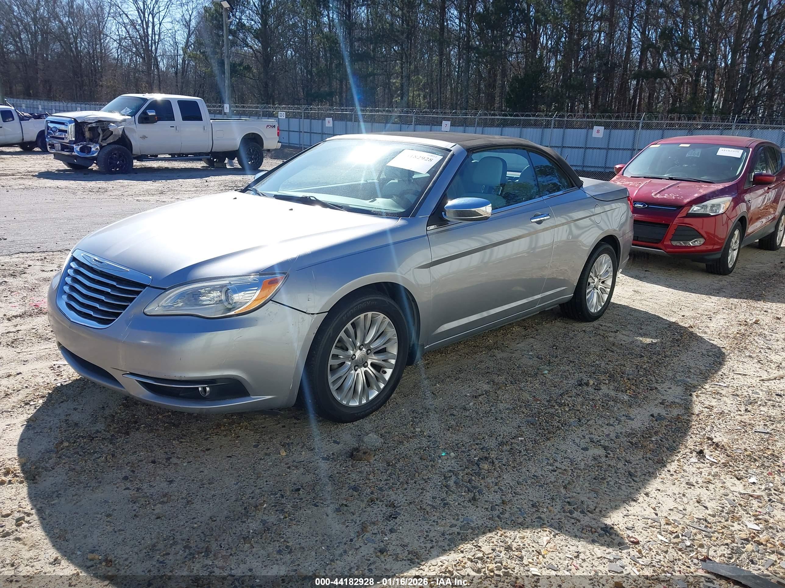 CHRYSLER 200 image 2